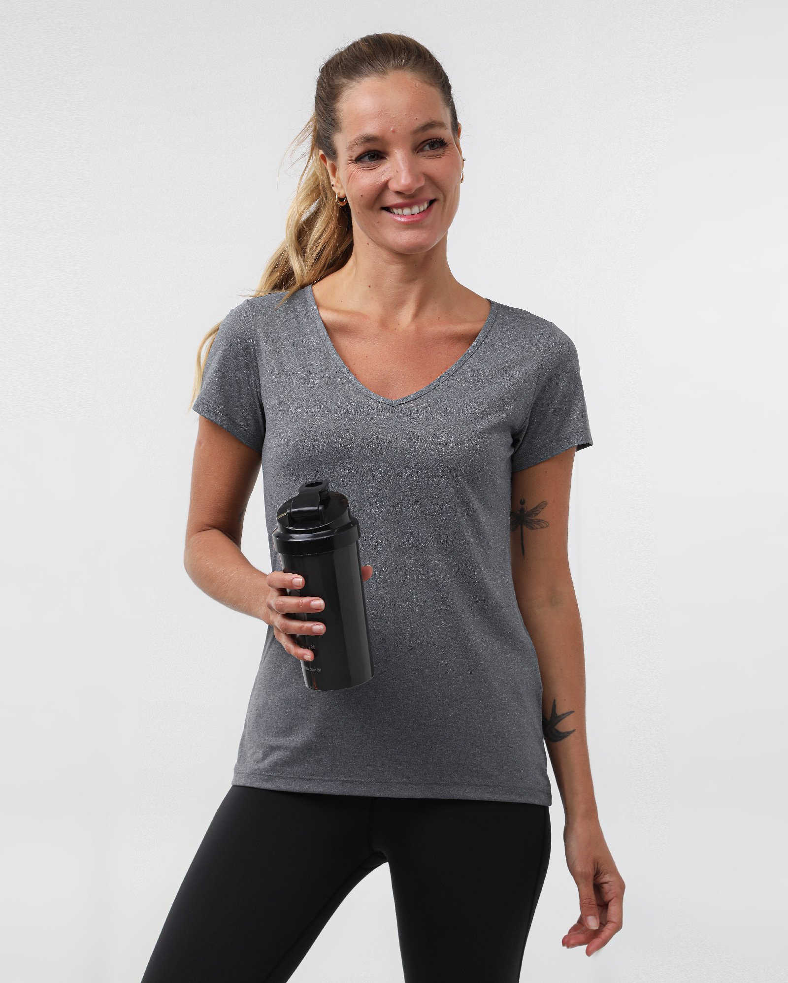 Camiseta esportiva feminina de poliamida decote V - Cinza Mescla | BodyWork