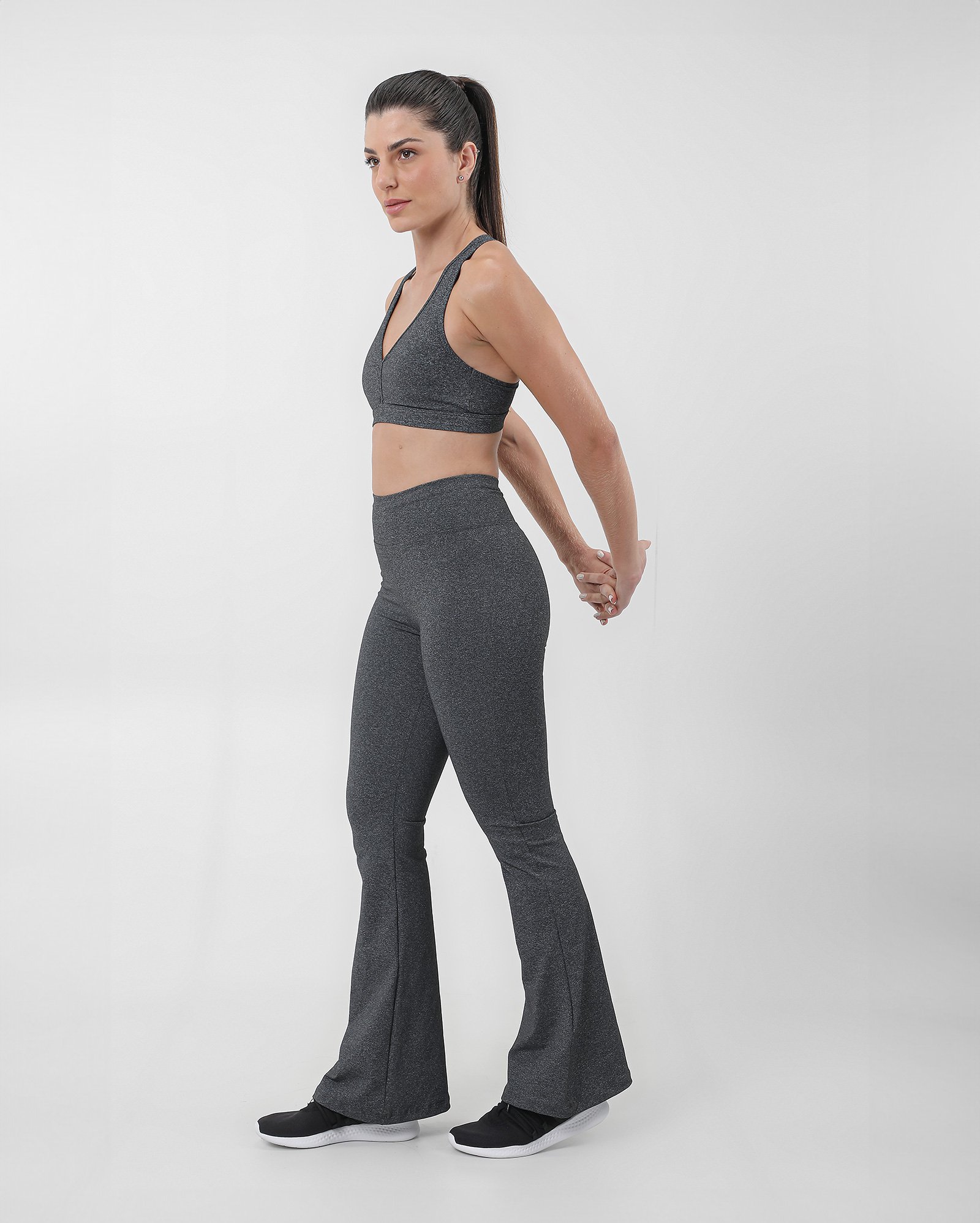 Calça esportiva feminina flare em poliamida - Cinza | Body Work