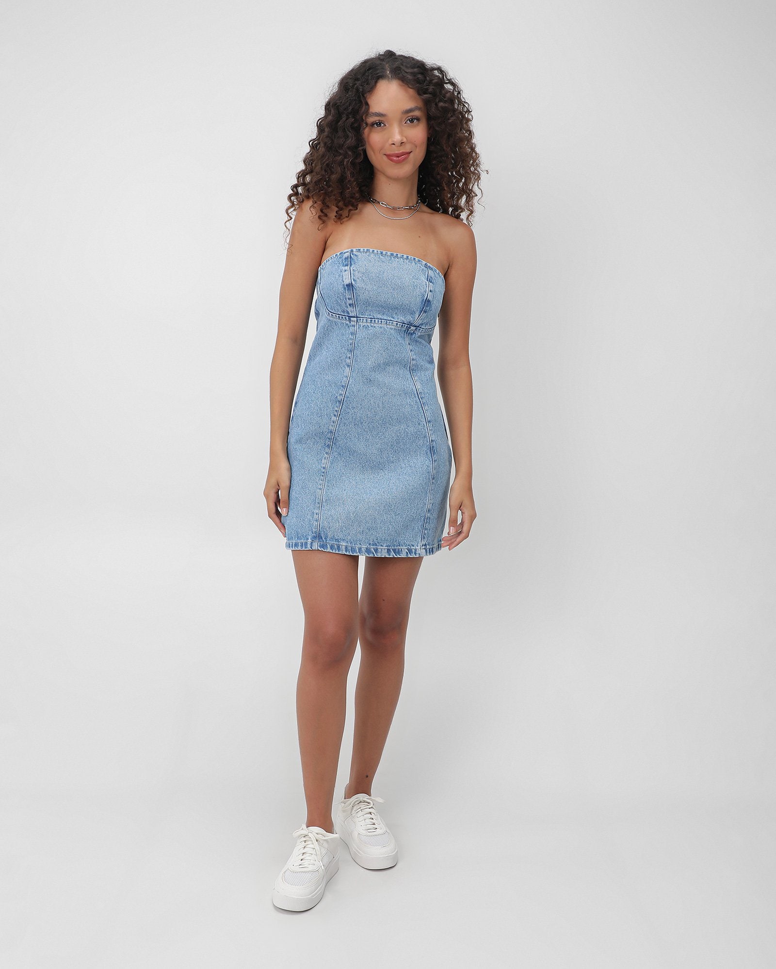 Vestido jeans curto tubinho denim médio