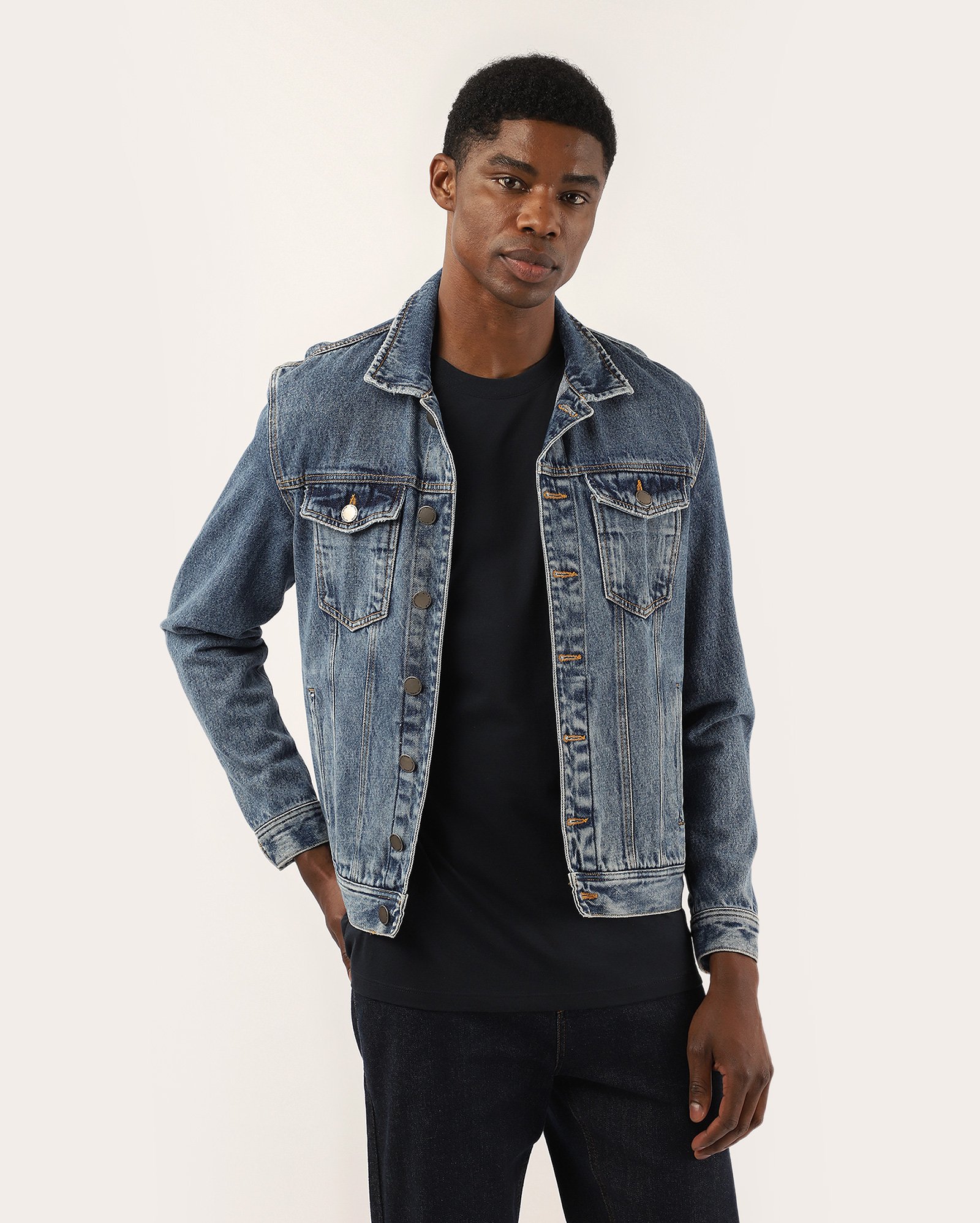 Camiseta masculina Essencial Regular - Azul-marinho