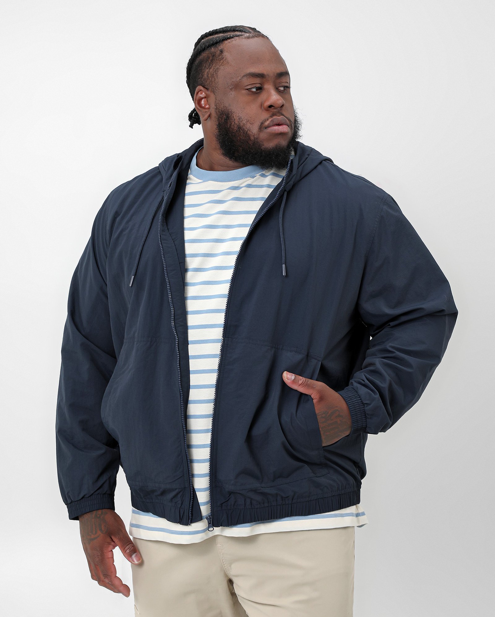 Jaqueta corta vento plus size masculina com capuz - Azul Escuro | Original Plus by Riachuelo