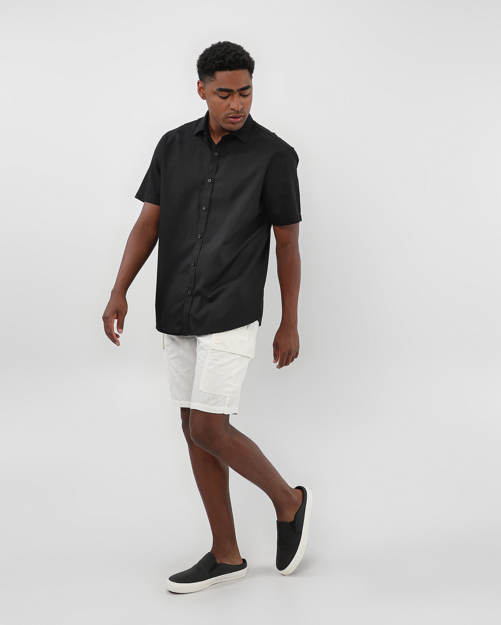 Bermuda jeans color masculina com bolsos cargo branca | Original by Riachuelo