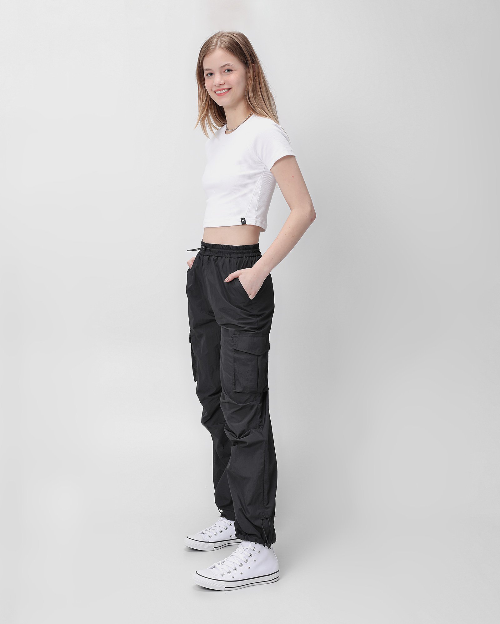 Calça juvenil parachute com ajuste preta | Y C by Riachuelo