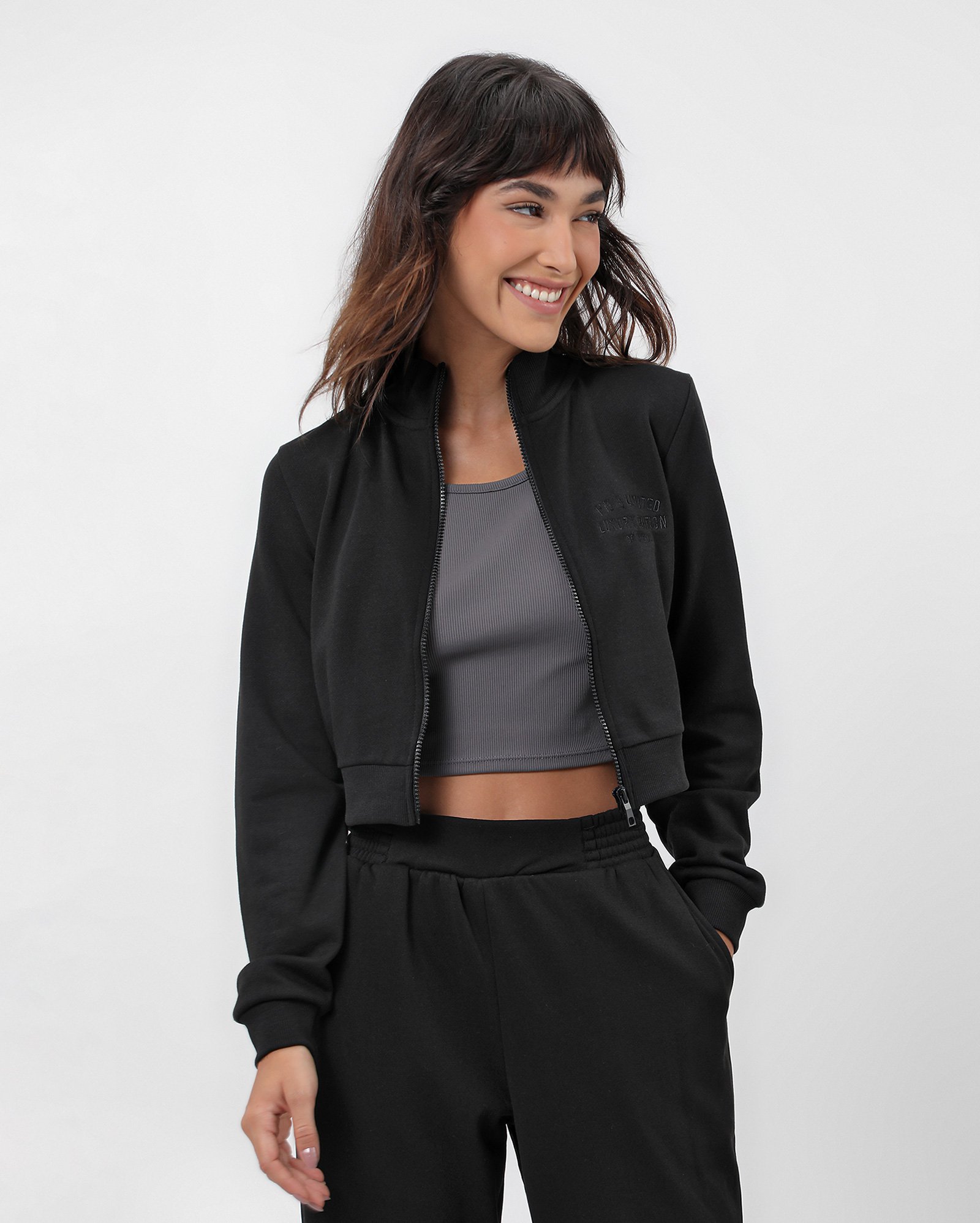 Blusa de moletom cropped com zíper bordada preta | Pool by Riachuelo