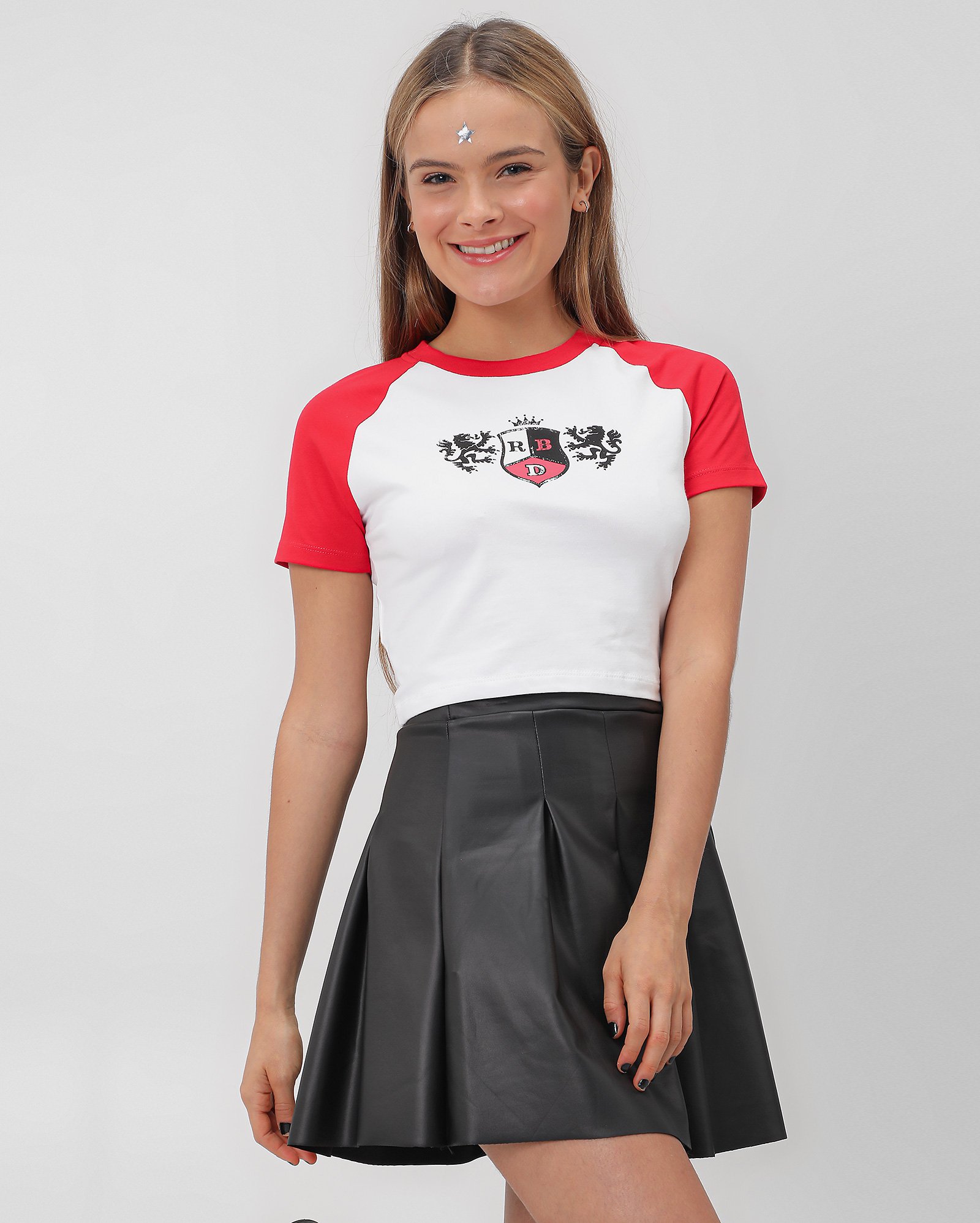 Camiseta cropped juvenil manga raglan RBD branca | Rebelde para Riachuelo