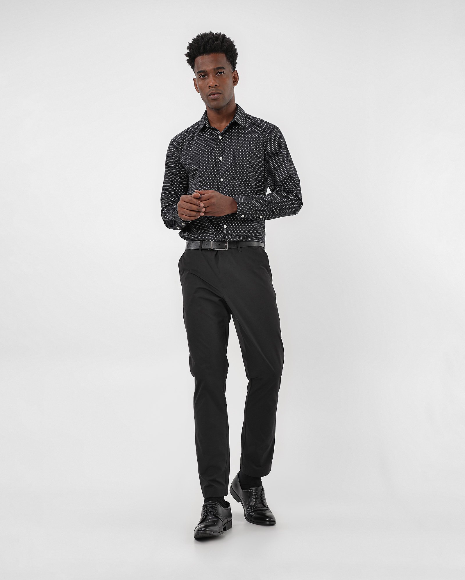 Camisa social masculina tradicional padrão losango preta — foto 3