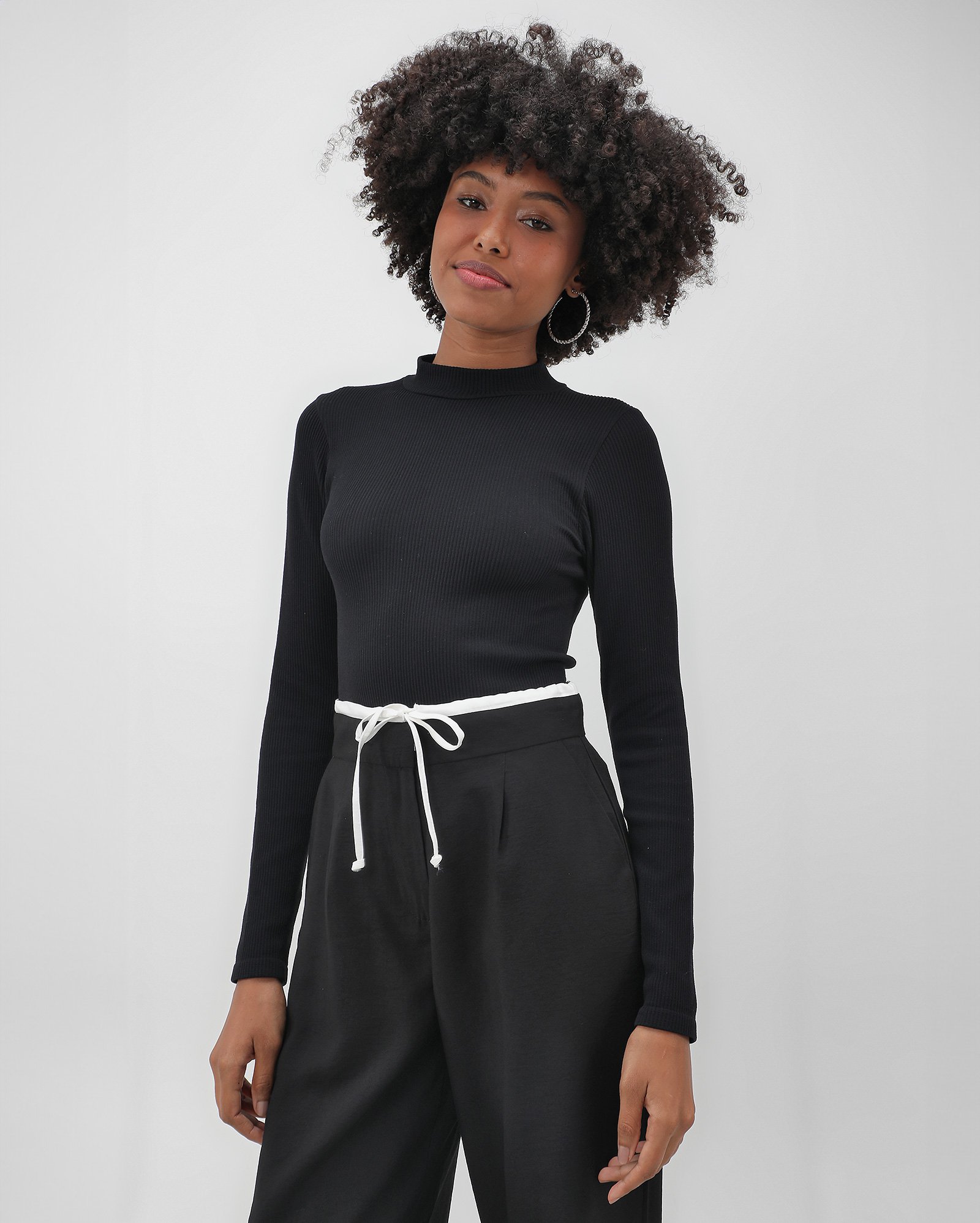 Camiseta cropped manga longa canelada - Preto | Pool Basics by Riachuelo