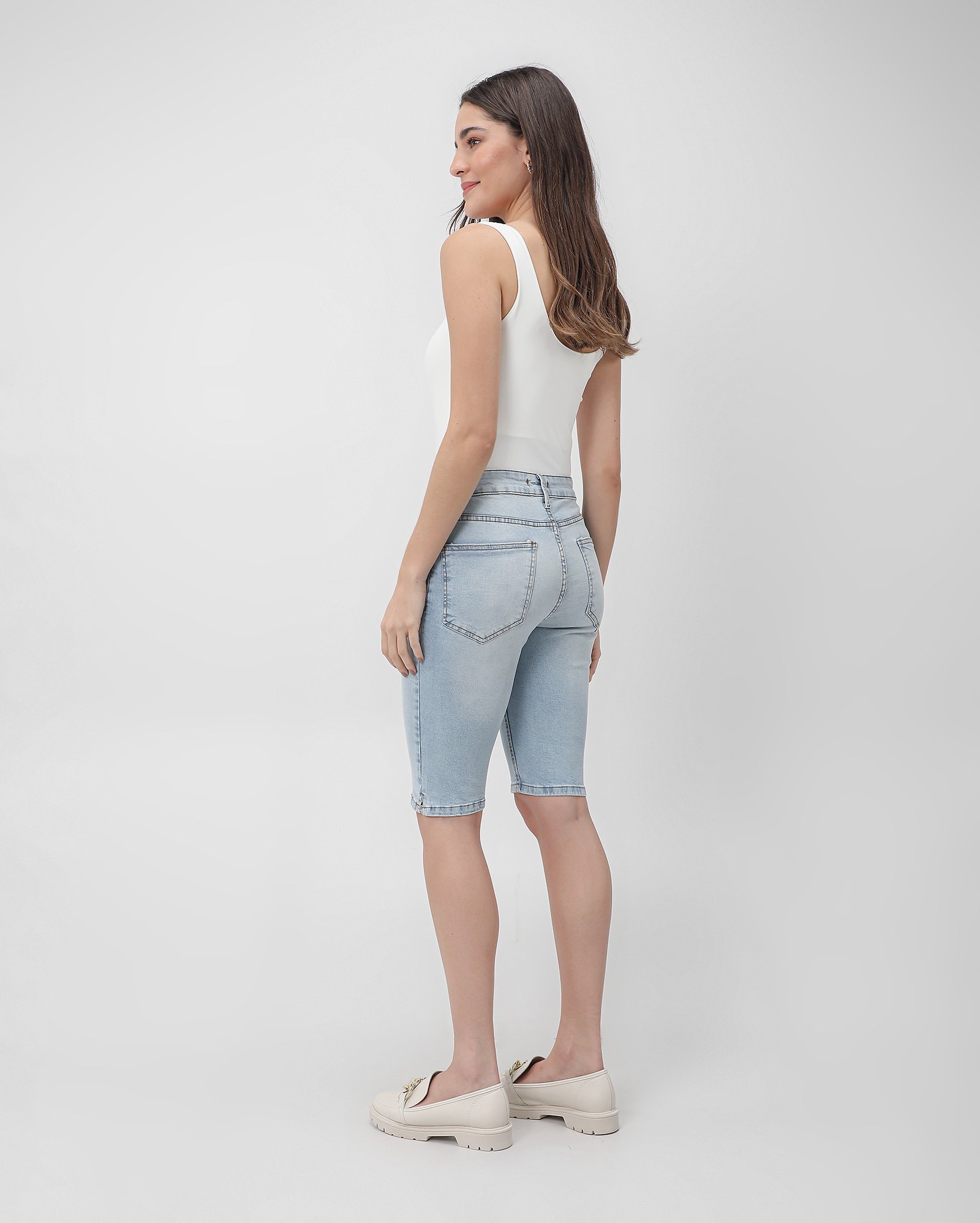 Bermuda jeans feminina ciclista - Jeans Claro | Pool Jeans — foto 2