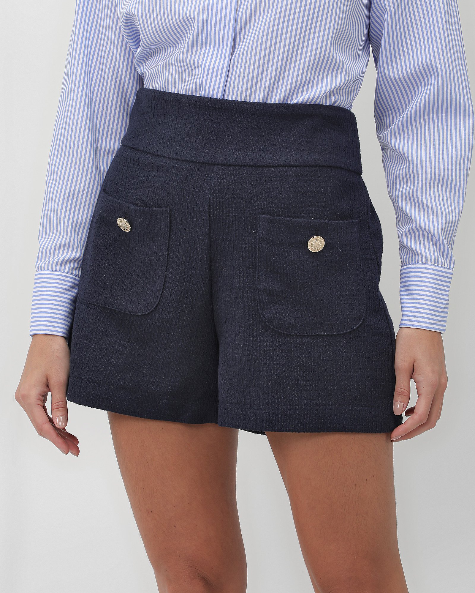 Short feminino alfaiatado com 2 bolsos e botões azul — foto 3