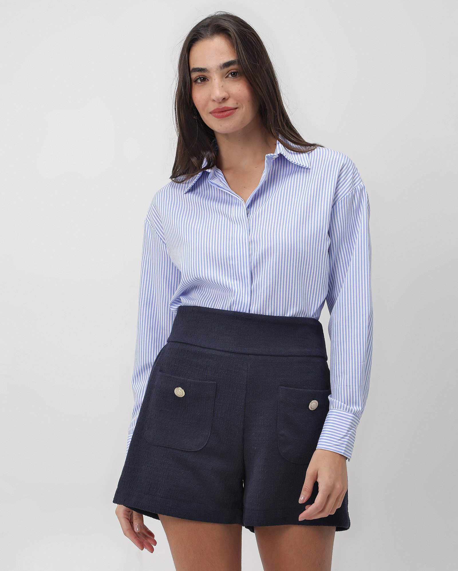 Short feminino alfaiatado com 2 bolsos e botões azul | AK by Riachuelo