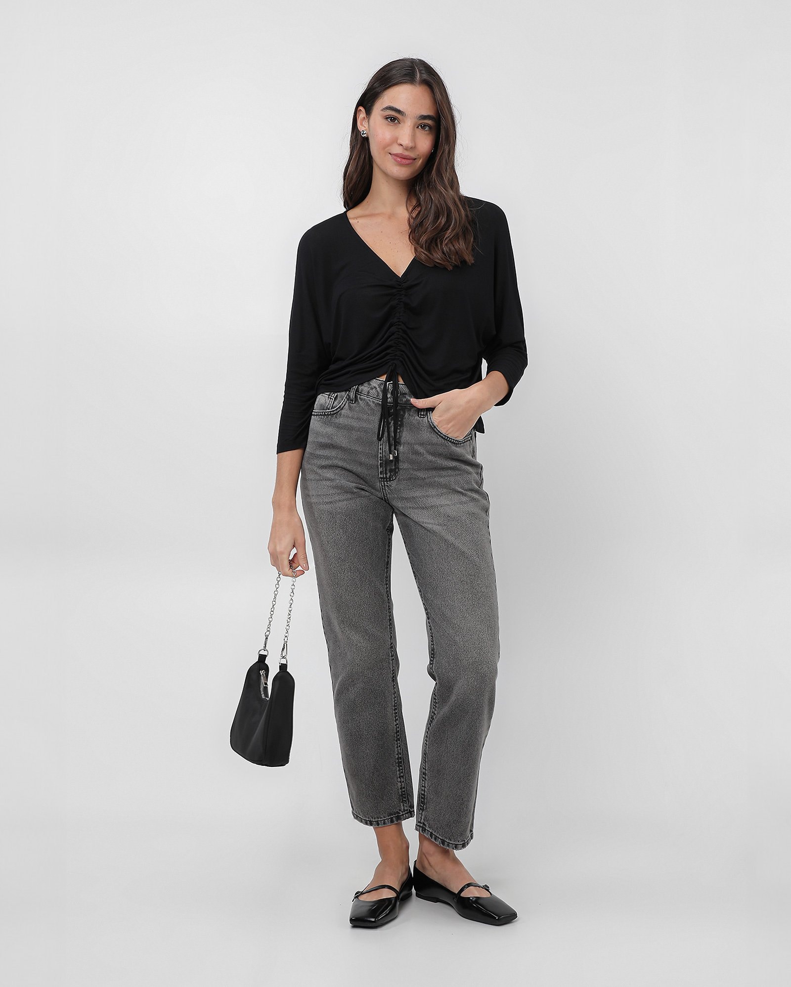 Blusa feminina manga 7/8 com drapeado frontal de ajuste - Preto — foto 3