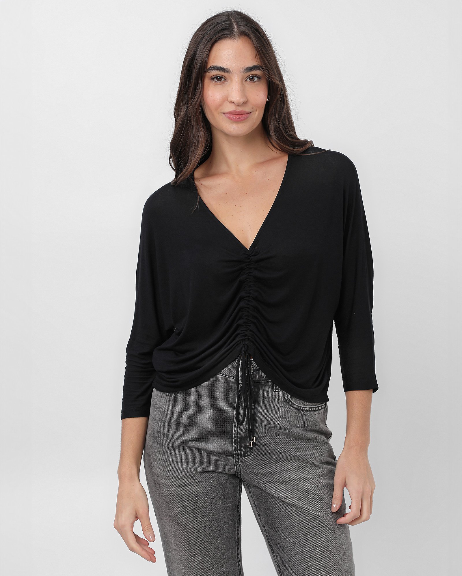 Blusa feminina manga 7/8 com drapeado frontal de ajuste - Preto
