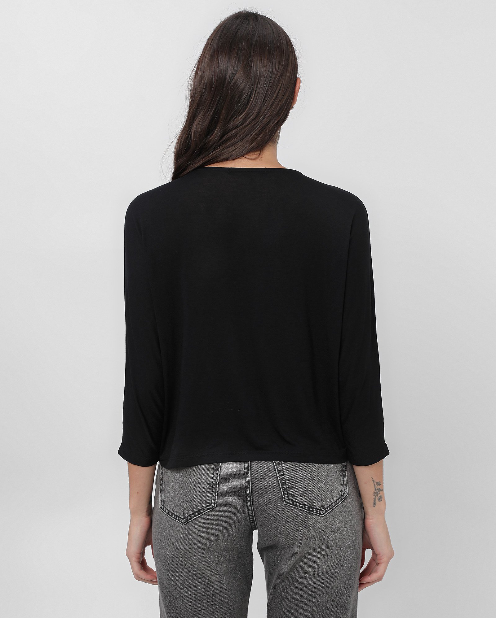 Blusa feminina manga 7/8 com drapeado frontal de ajuste - Preto — foto 2