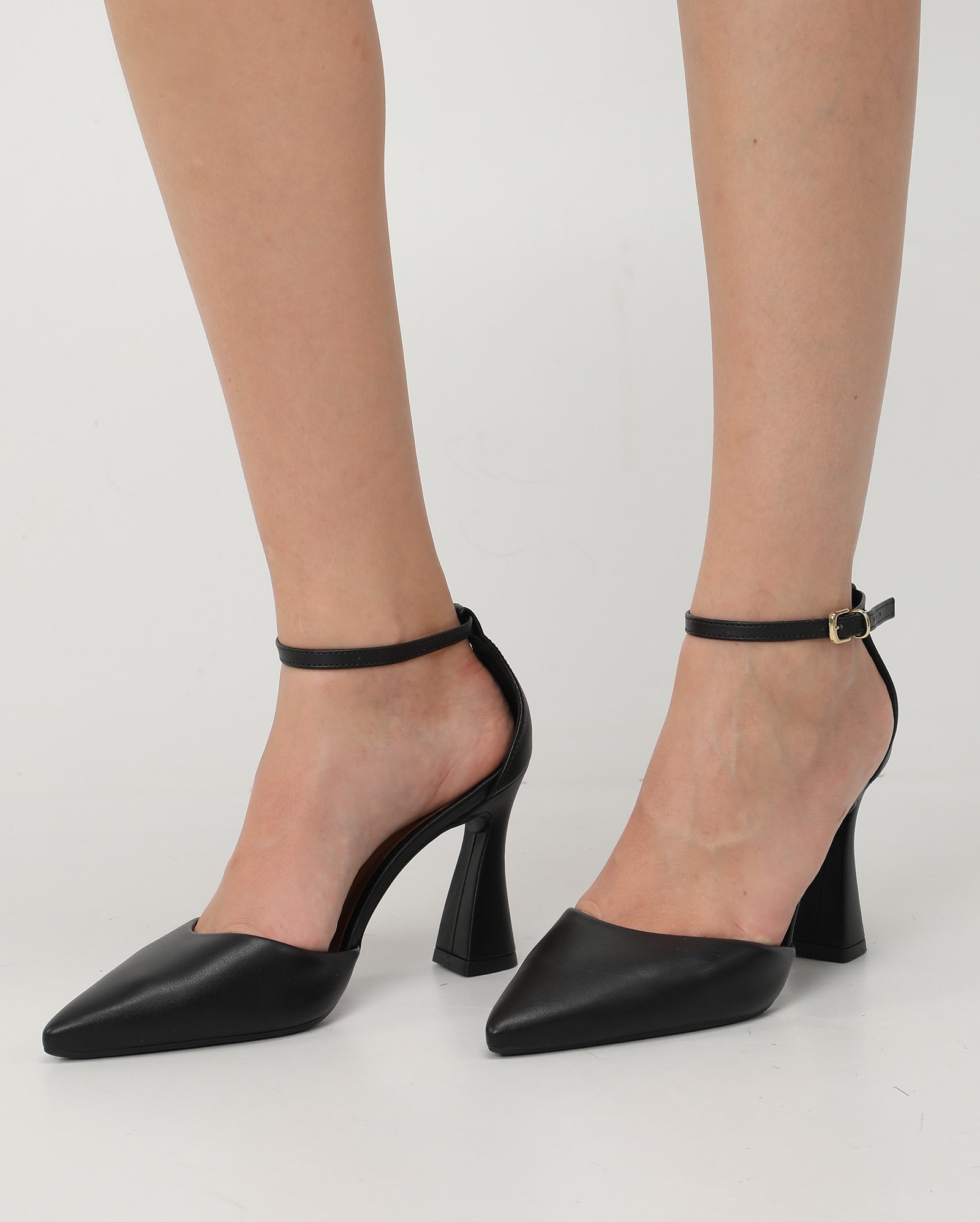 Sapato scarpin salto alto modelo taça - Preto