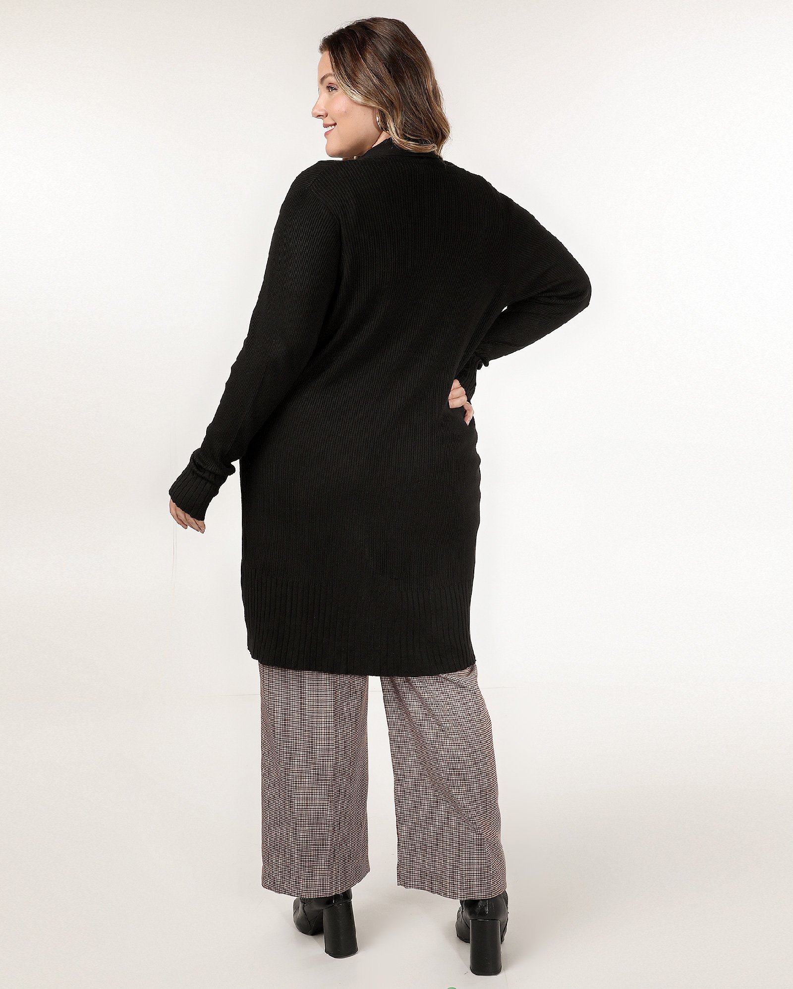 Cardigan plus size feminino alongado e canelado - Preto | AK Plus by Riachuelo