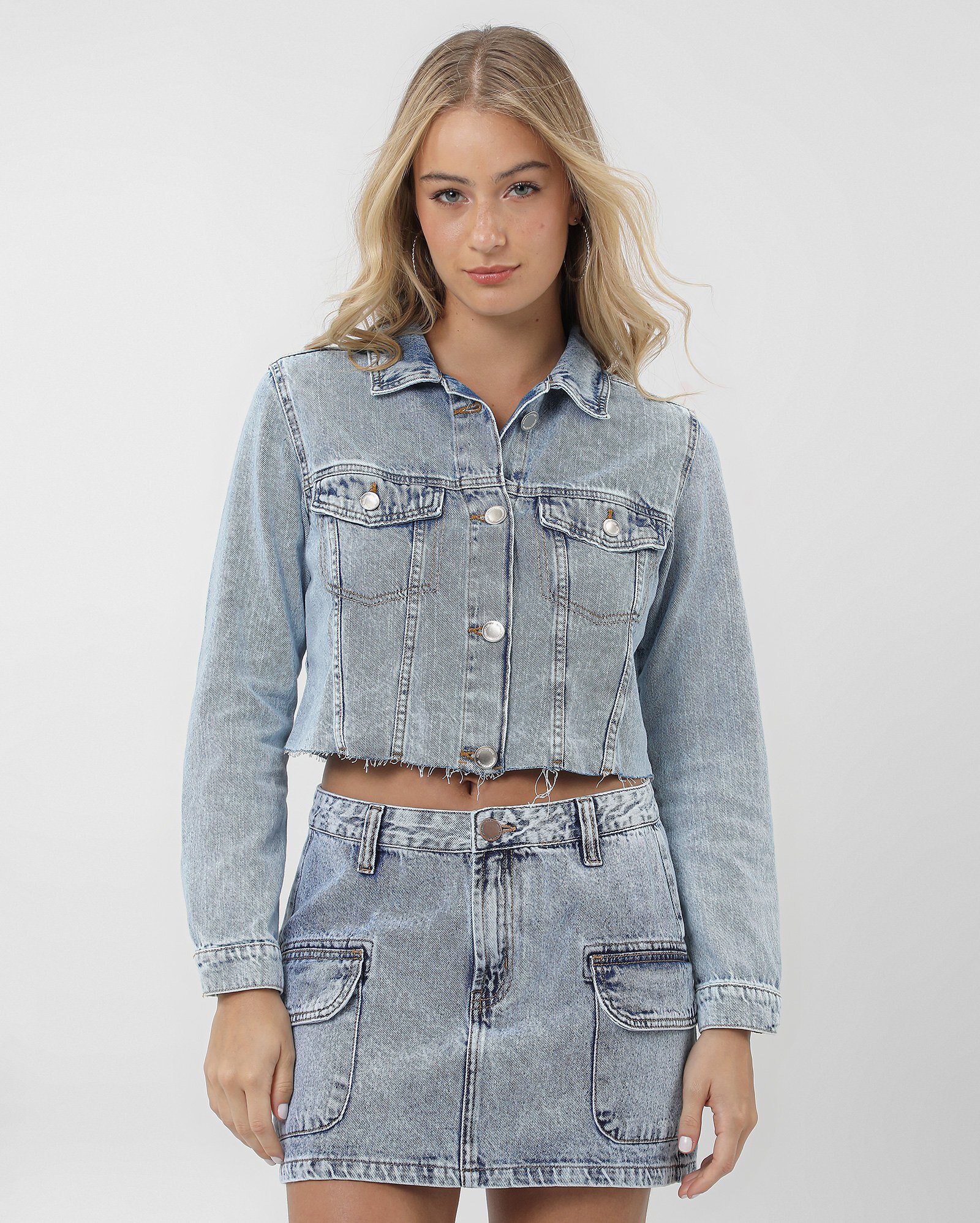 Jaqueta jeans cropped trucker - Jeans Claro | Pool Jeans