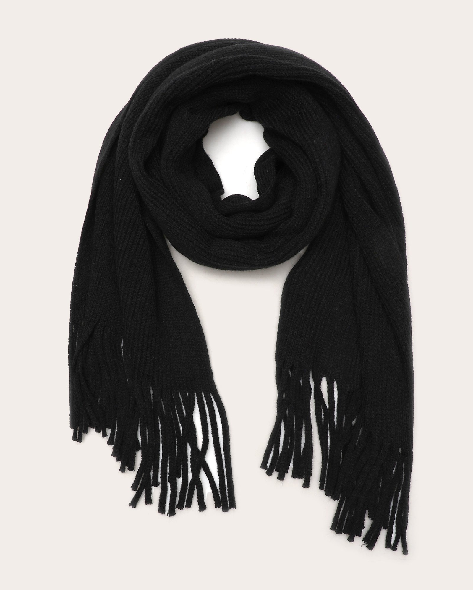 Cachecol feminino longo e liso com franjas preto | Accessori by Riachuelo
