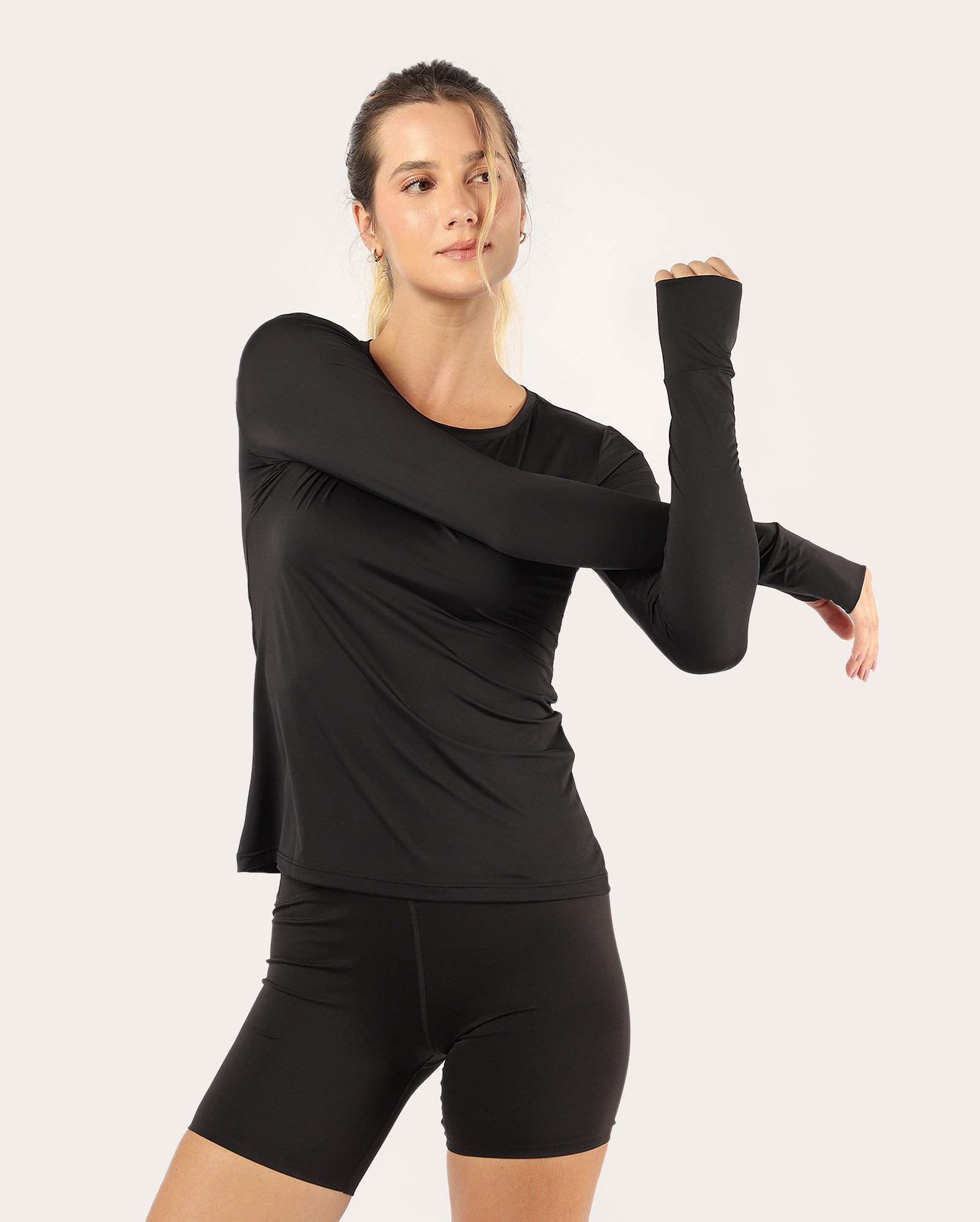 Camiseta esportiva feminina proteção UV 50+ - Preto | Body Work