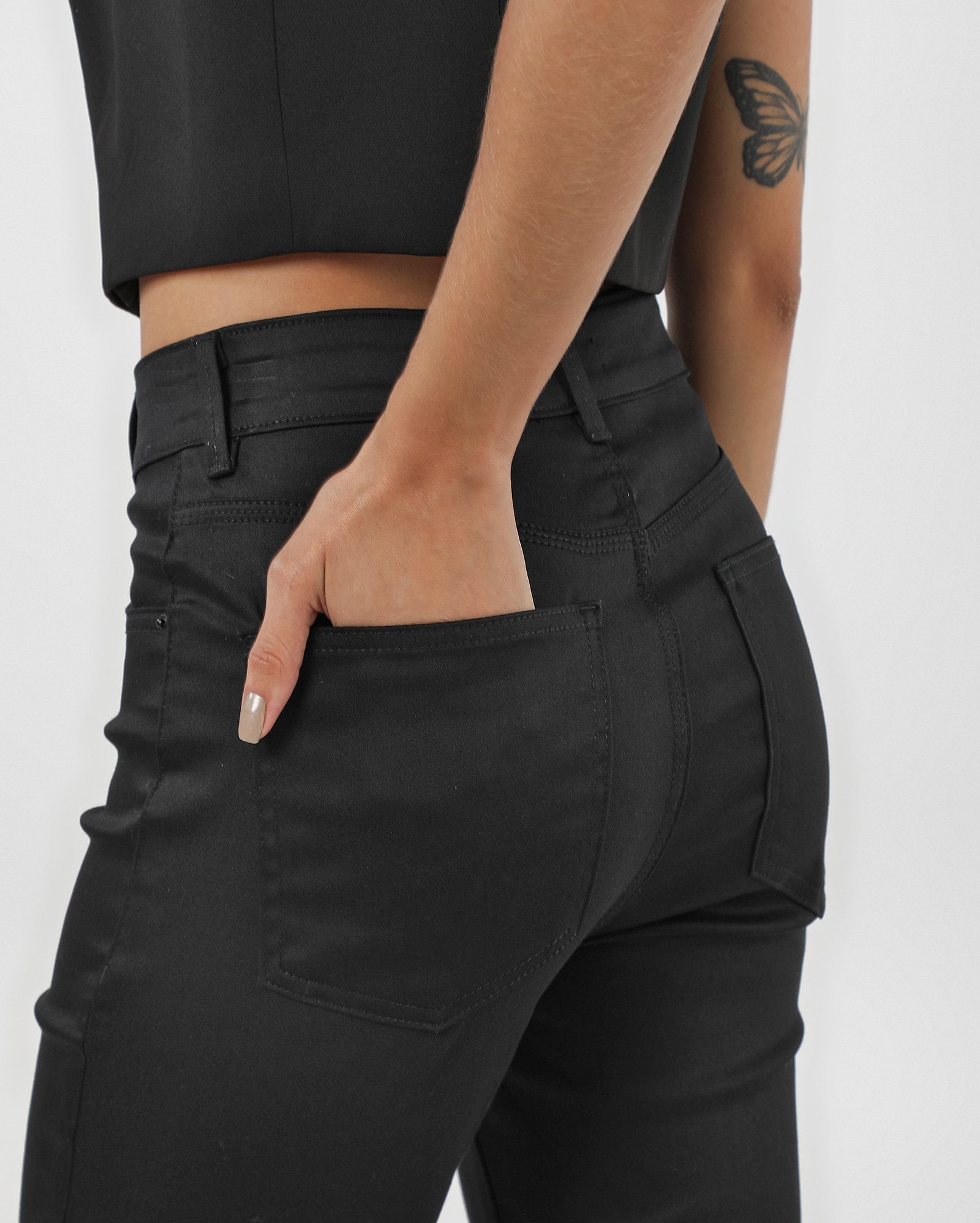 Bermuda jeans feminina ciclista ajustada - Preto | Pool Jeans — foto 6
