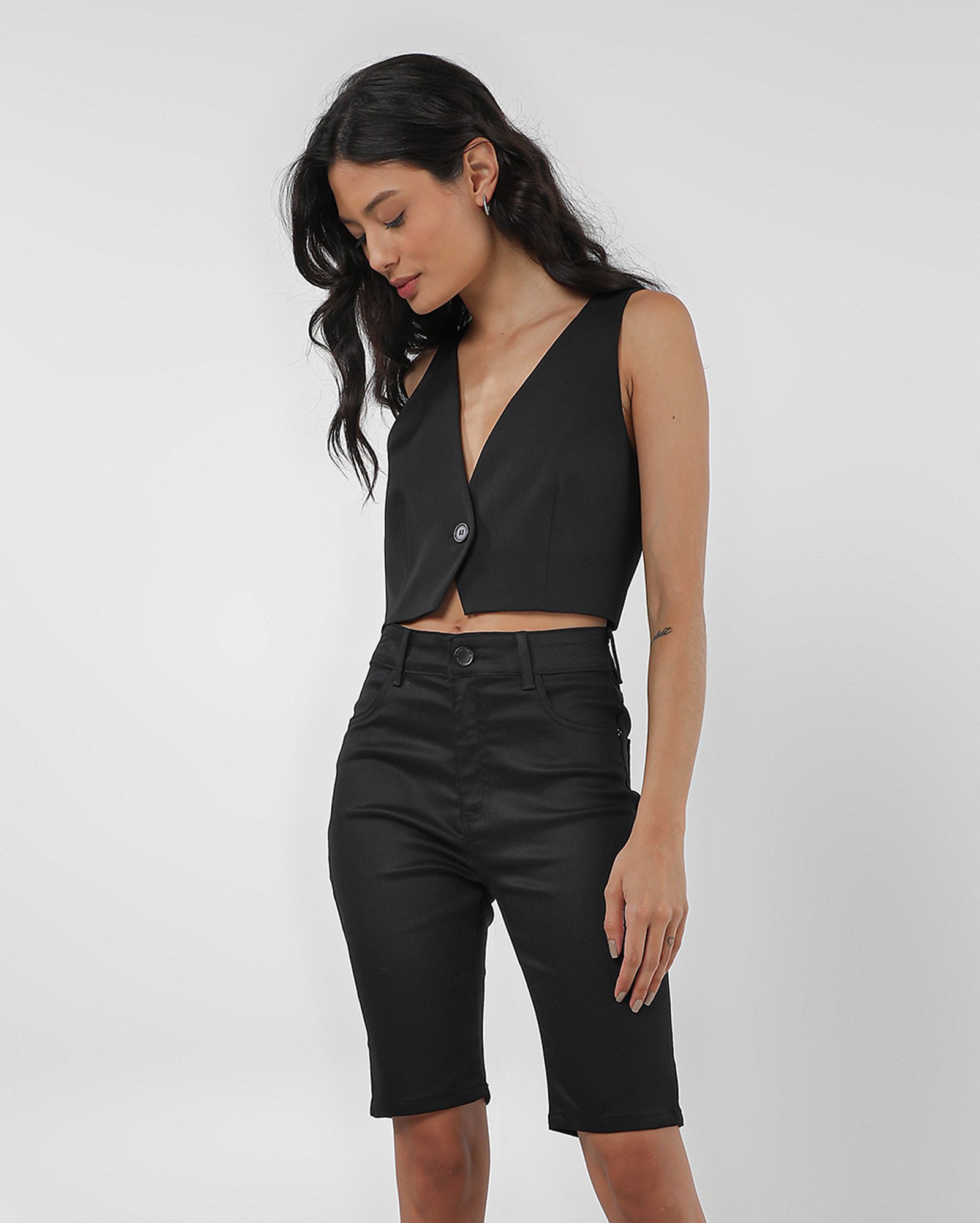 Bermuda jeans feminina ciclista ajustada - Preto | Pool Jeans