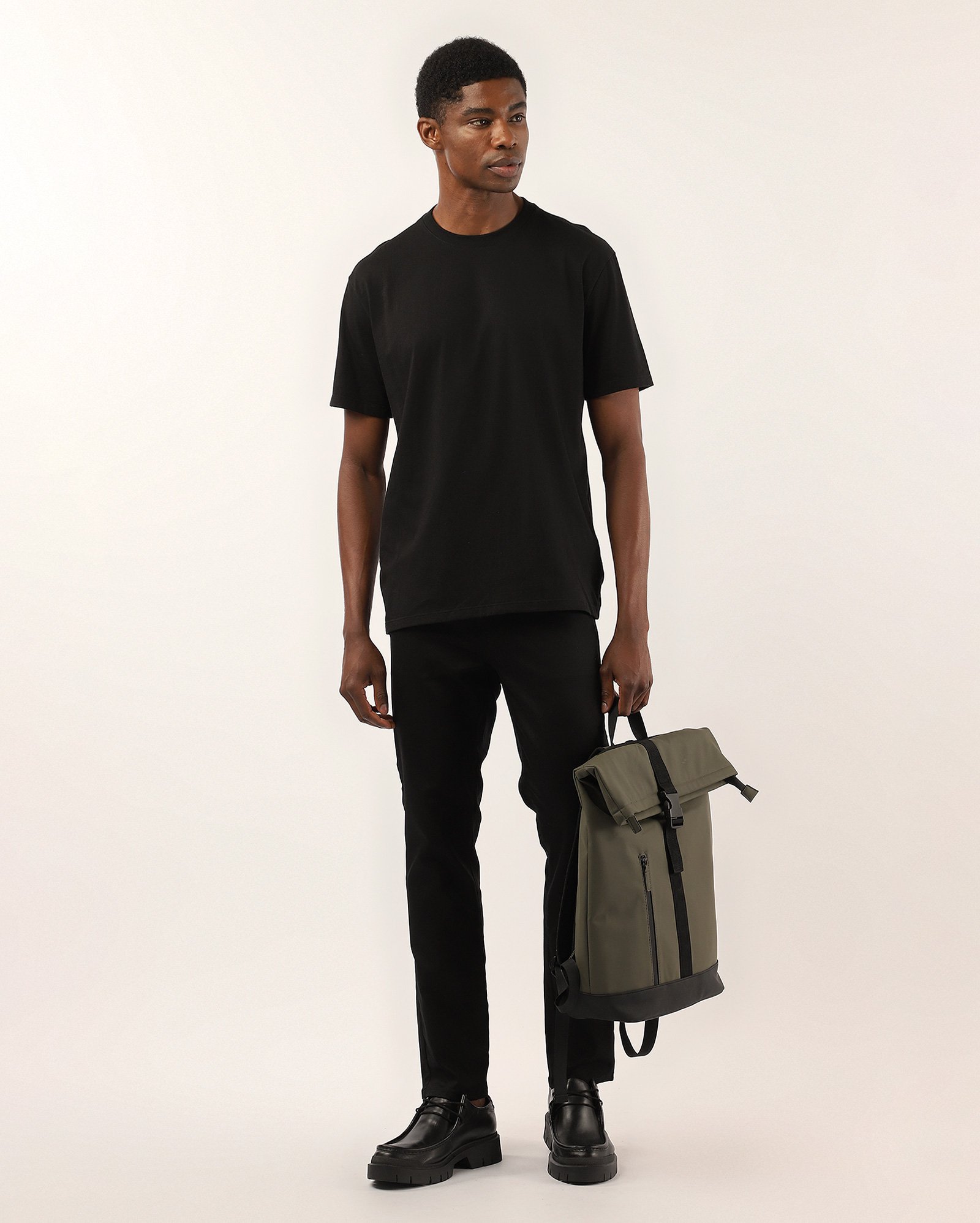 Camiseta masculina Essencial Regular - Preto