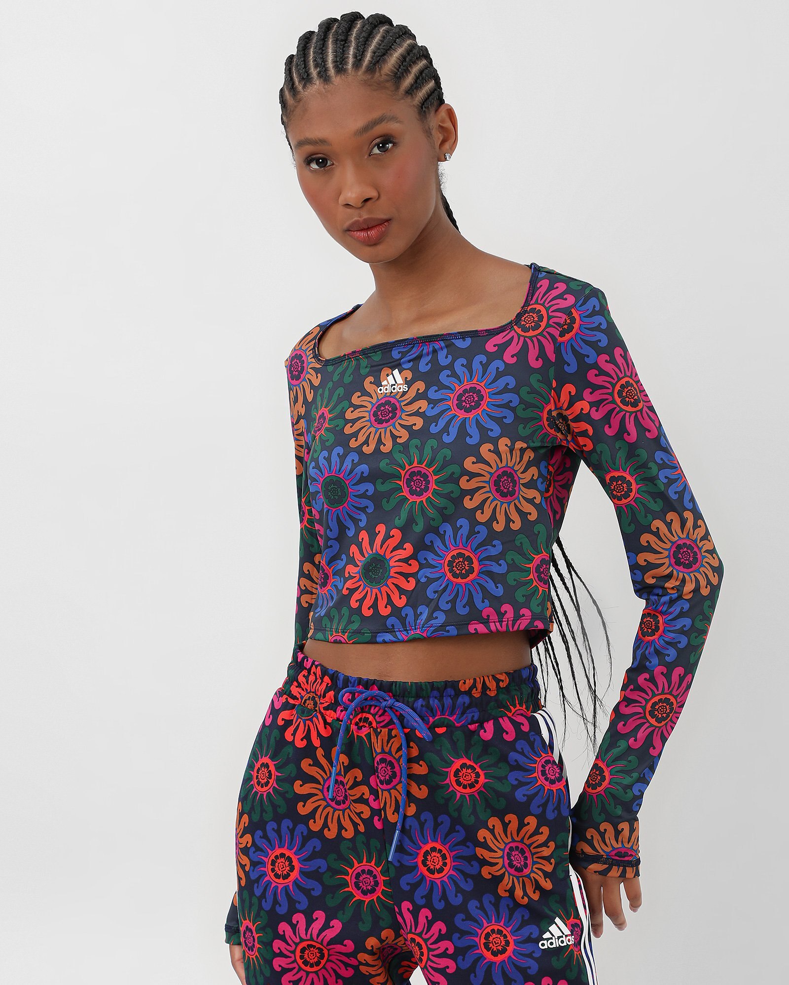 トップス RIO Camisa Manga Longa Cropped FARM Rio Adidas - Preto+Branco | Netshoes