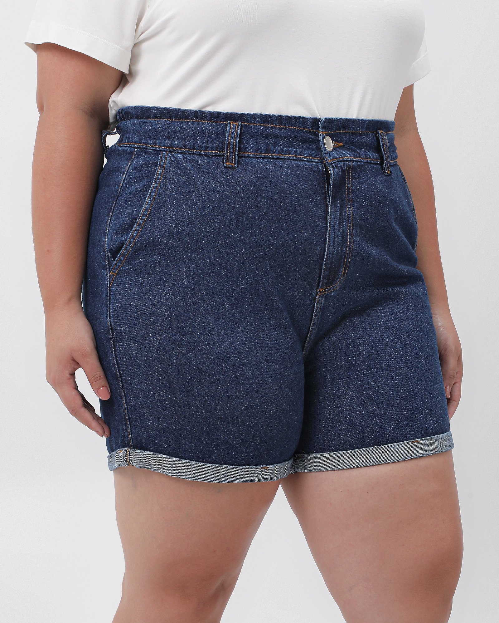 Short jeans plus size feminino reto com dobra denim escuro | AK Plus by Riachuelo