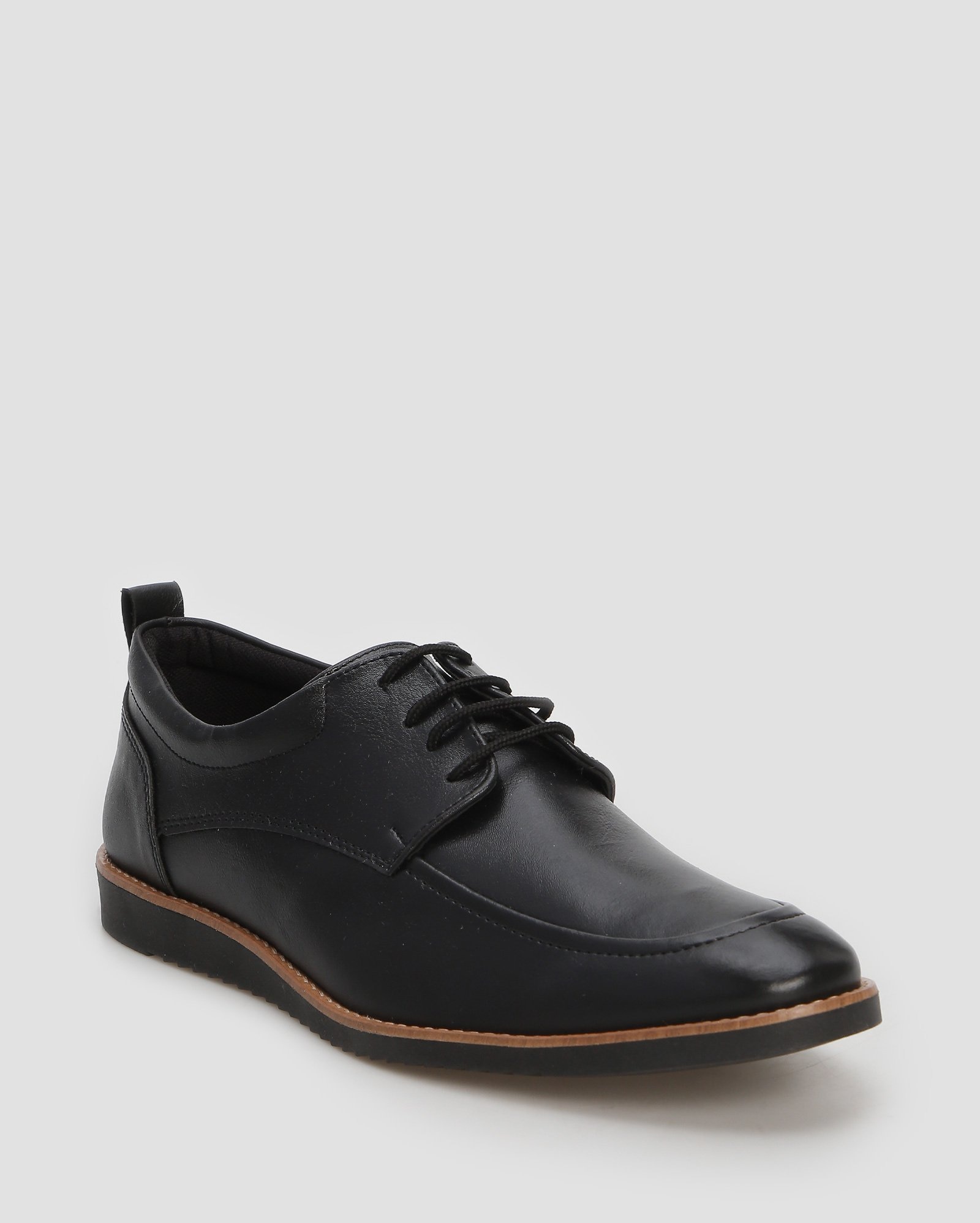 Sapato social masculino com cadarço e detalhe entressola preto | Riachuelo