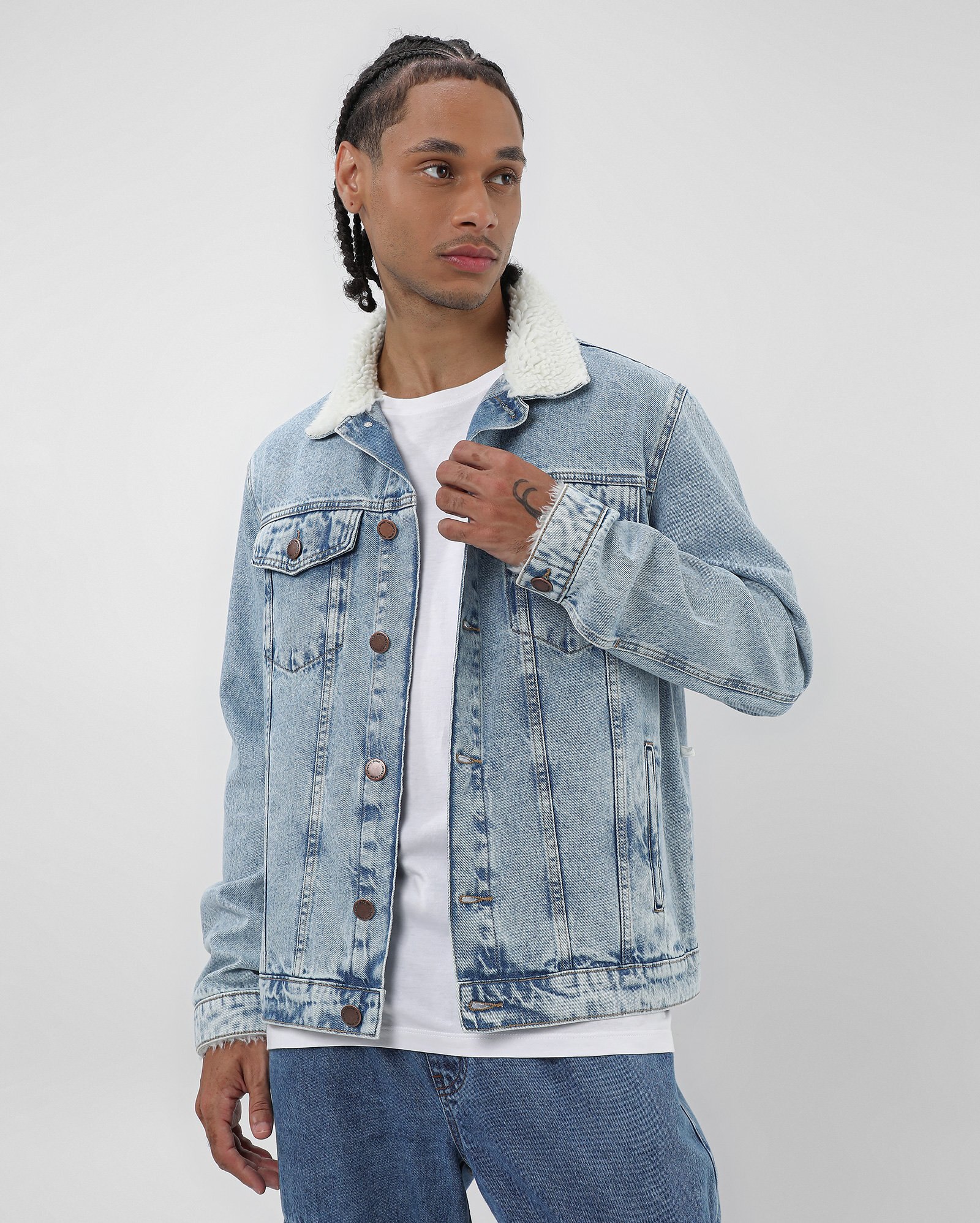 Jaqueta jeans masculina trucker gola com sherpa - Jeans Claro | Pool Jeans