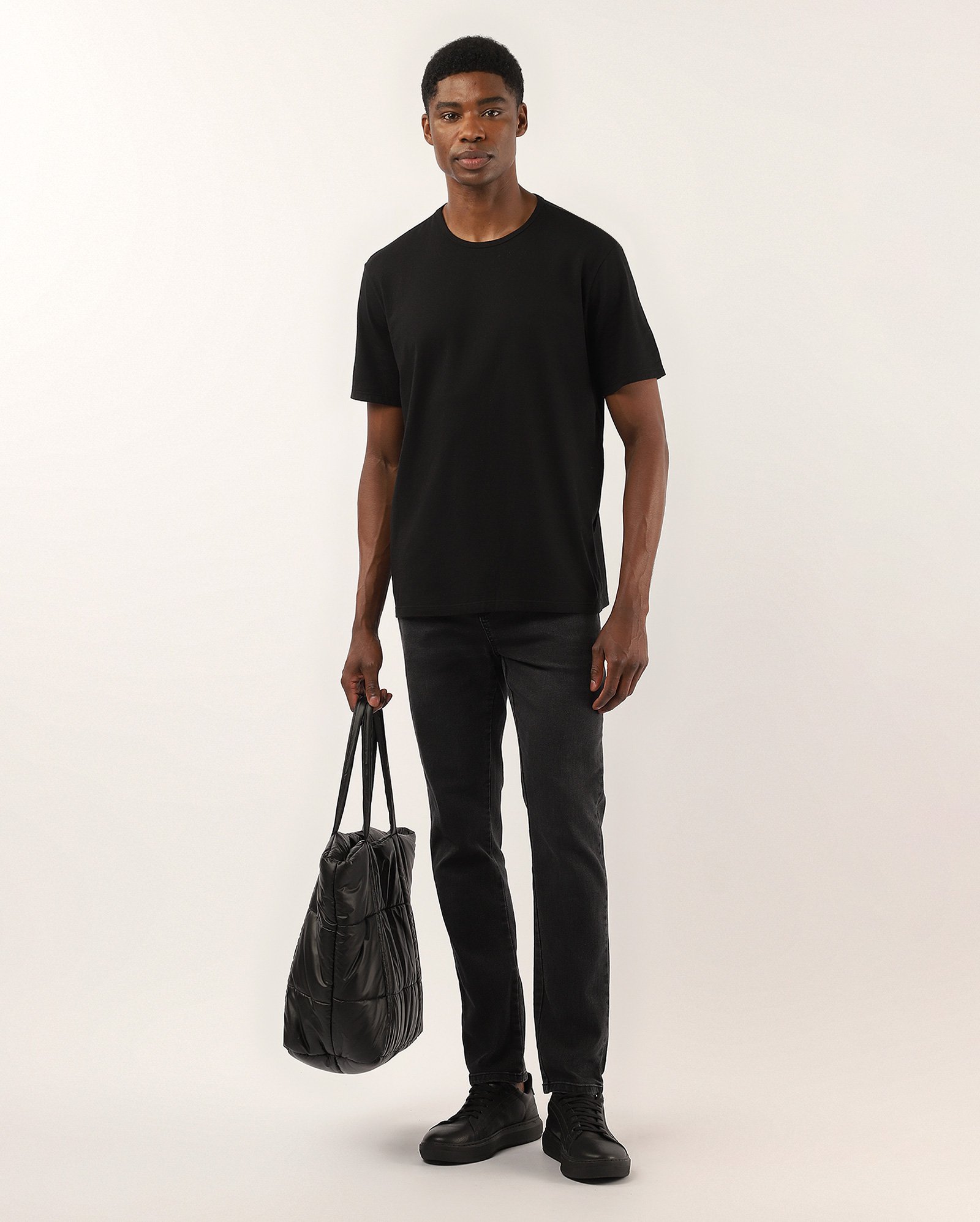 Camiseta masculina básica regular - Preto