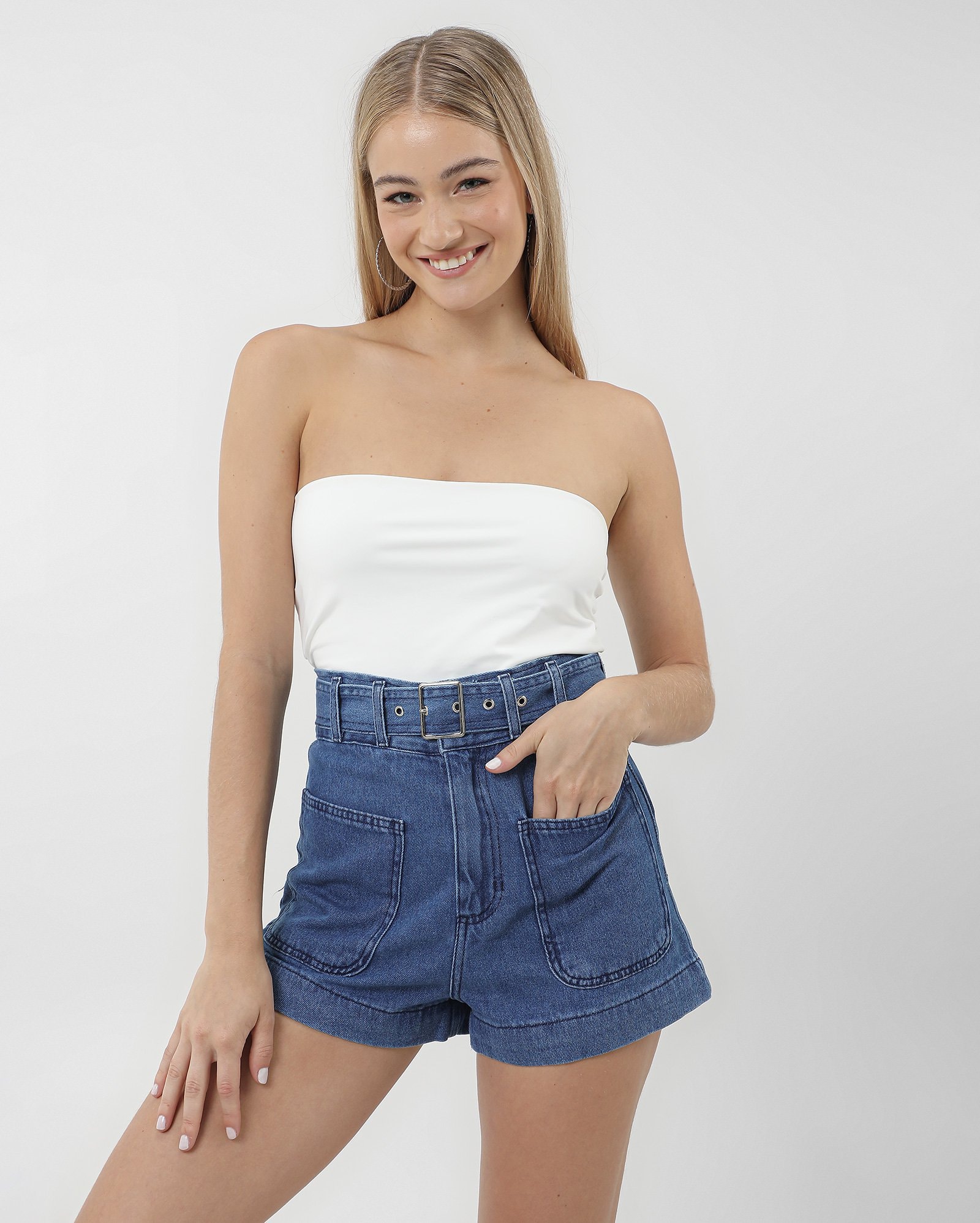 Short jeans feminino com cinto e bolsos denim escuro | Pool Jeans