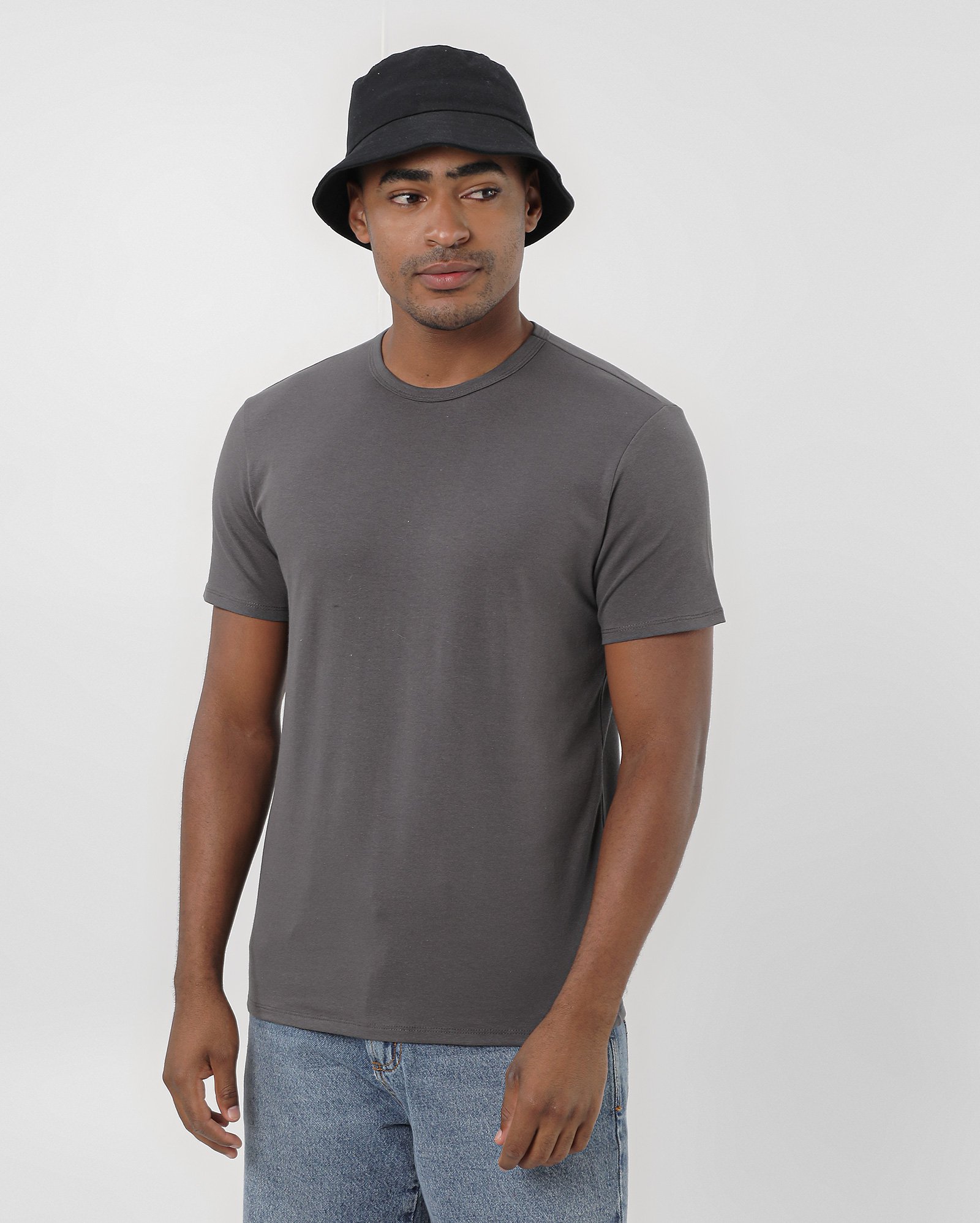 Camiseta masculina Essencial Slim - Cinza