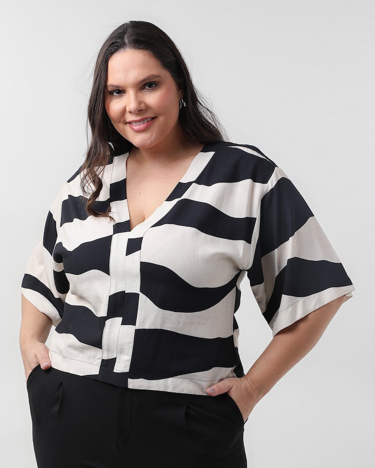 Riachuelo Blusa plus size feminina decote V zebrada preta AK