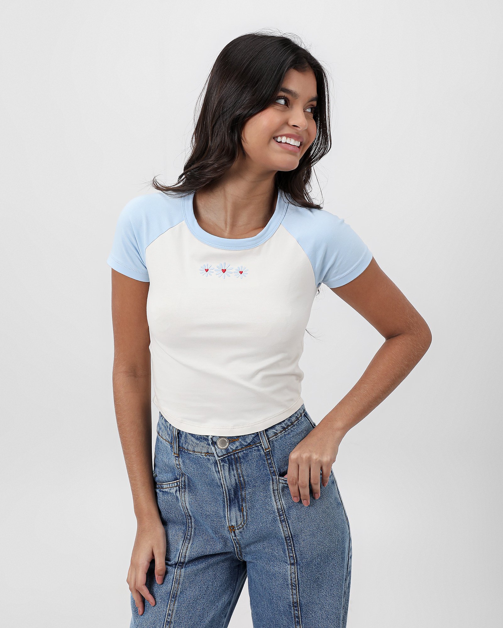 Camiseta cropped juvenil flores bege | Pool