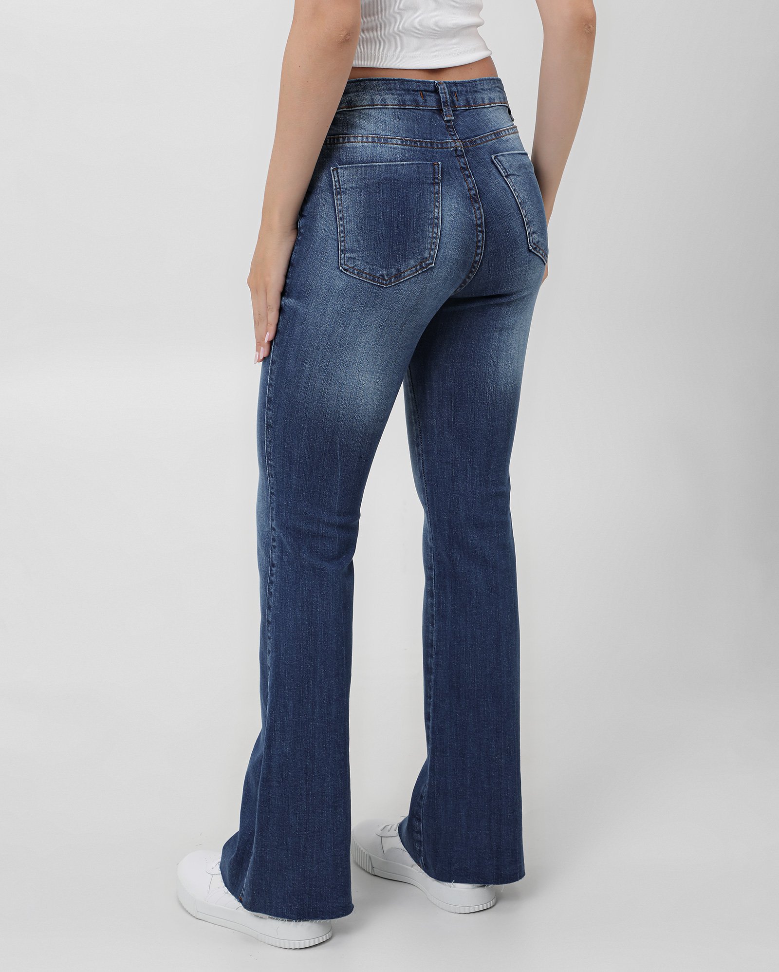 Calça jeans feminina flare cintura alta estonada denim escuro | Pool Jeans — foto 3