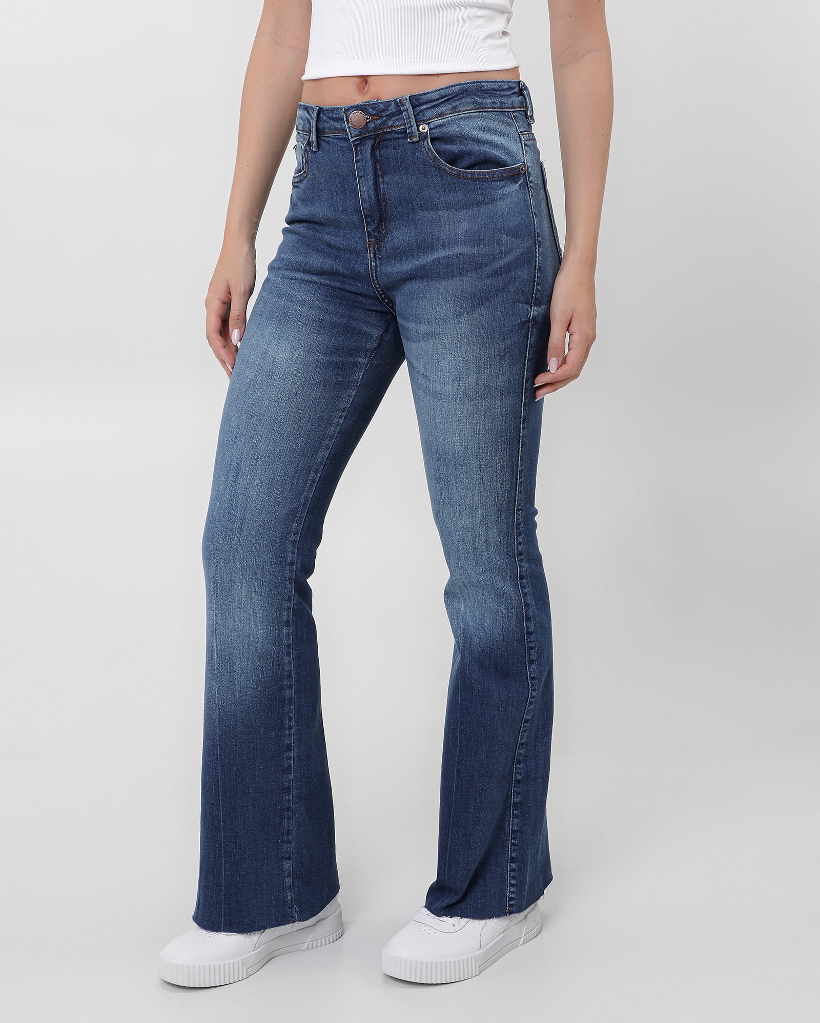 Calça jeans feminina flare cintura alta estonada denim escuro | Pool Jeans — foto 2