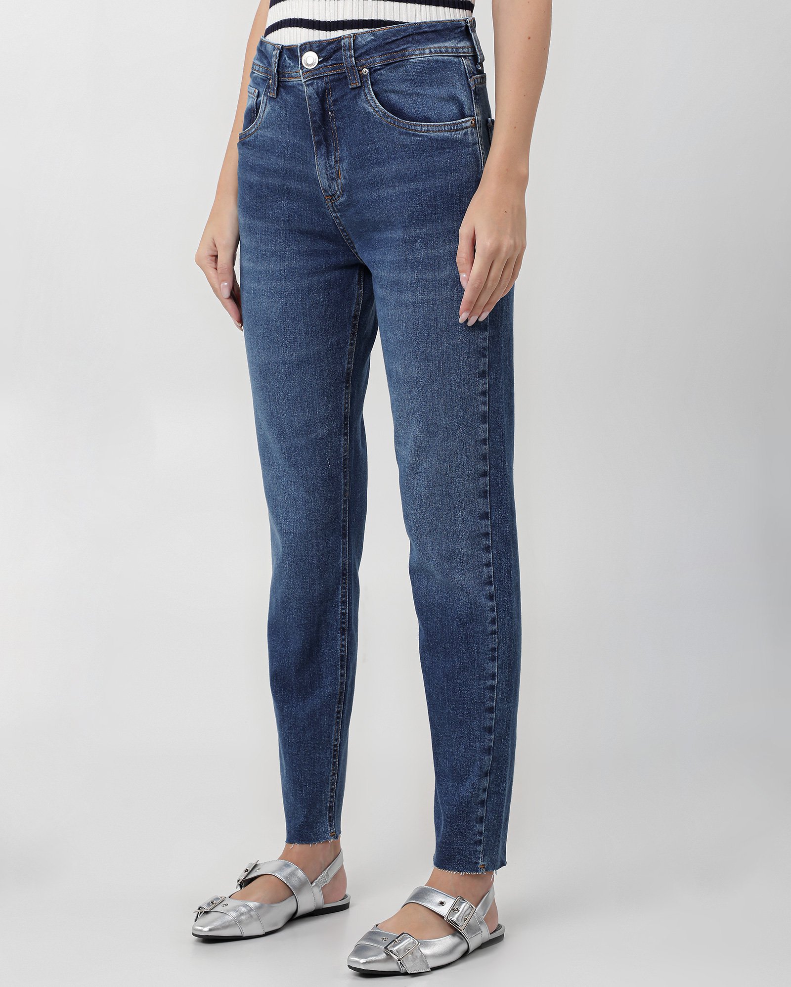 Calça jeans feminina mom cintura alta barra desfiada - Jeans Médio | Pool Jeans