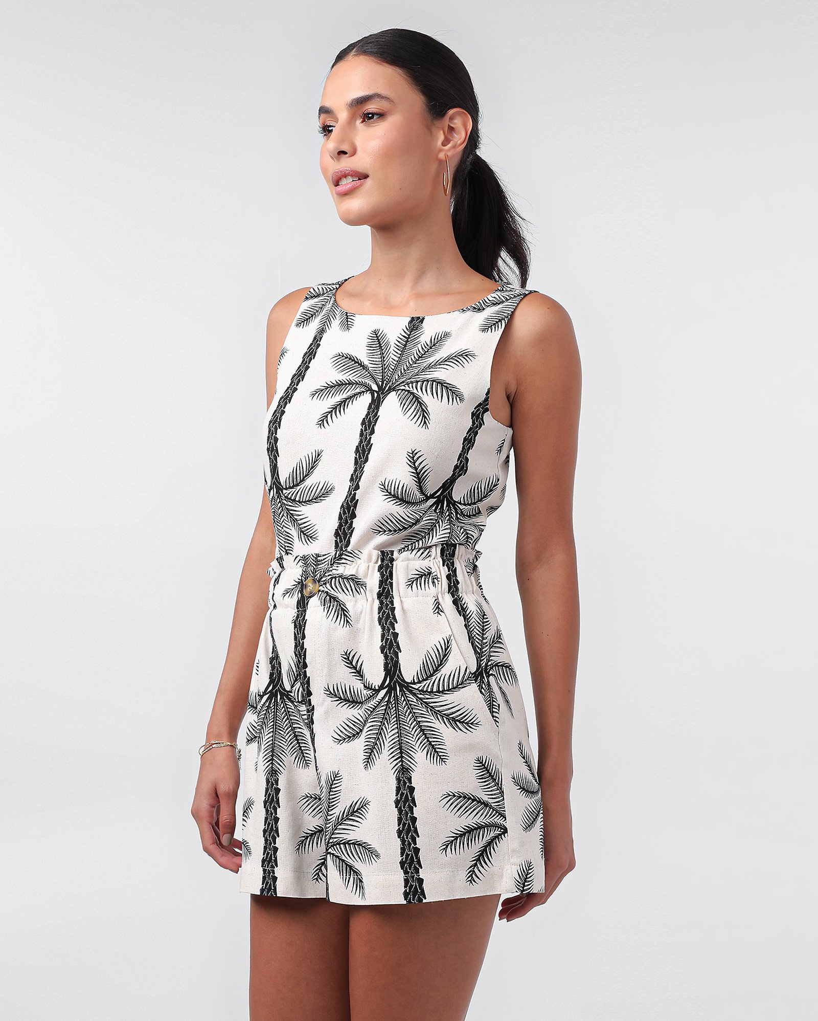 Short feminino em viscolinho com bolsos bege | AK by Riachuelo