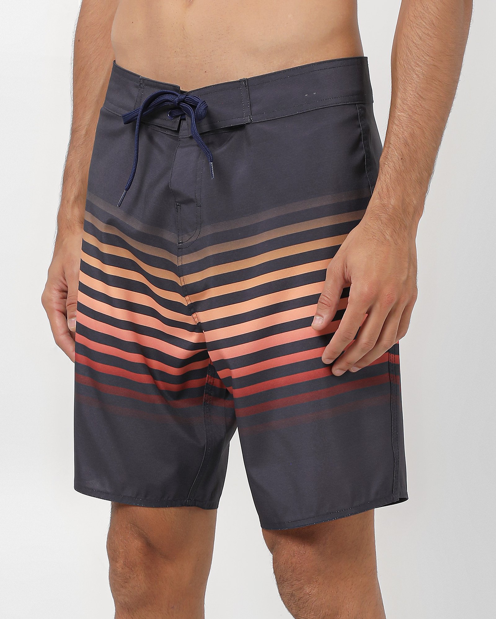 Bermuda surf masculina com cordão linhas azul | Pool by Riachuelo