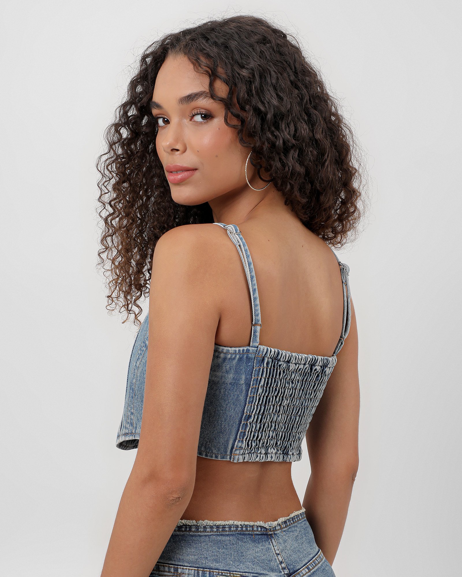 Regata cropped corset jeans pespontada denim claro | Pool by Riachuelo