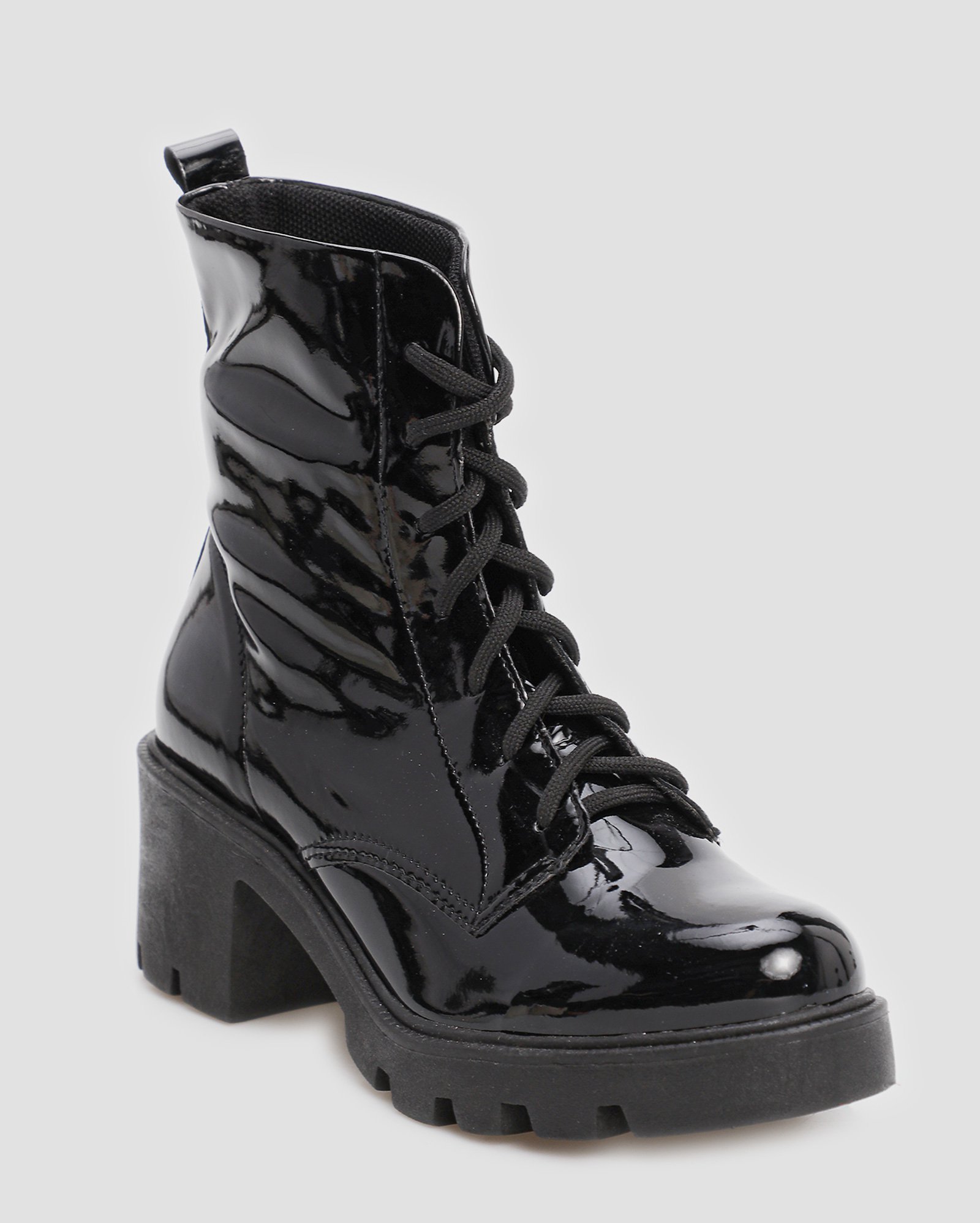 Bota coturno feminina verniz salto grosso preta | Riachuelo