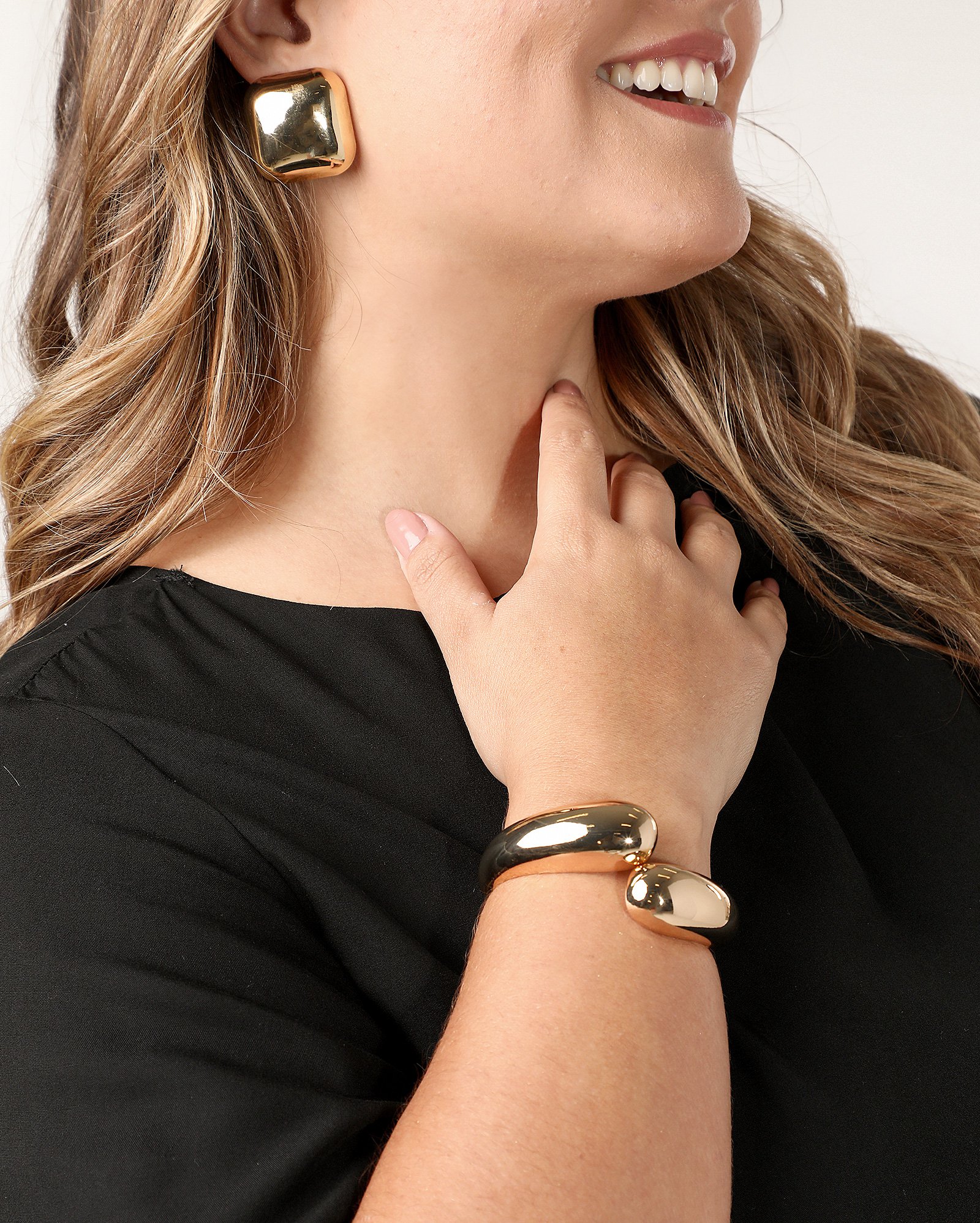 Pulseira feminina aro médio entrelaçado - Dourado | Accessori by Riachuelo