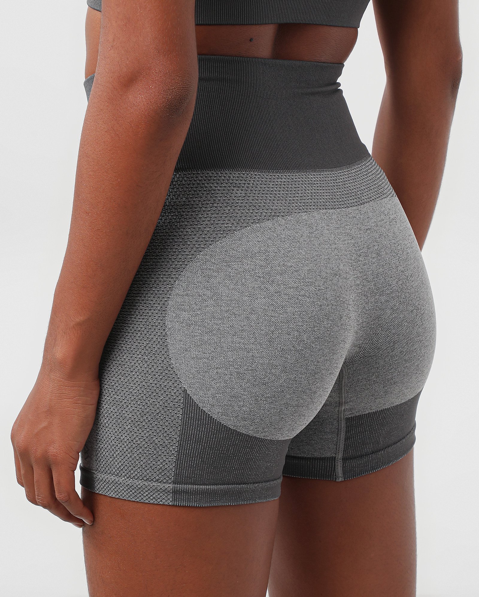 Bermuda esportiva feminina de poliamida sem costura - Cinza | Body Work — foto 4