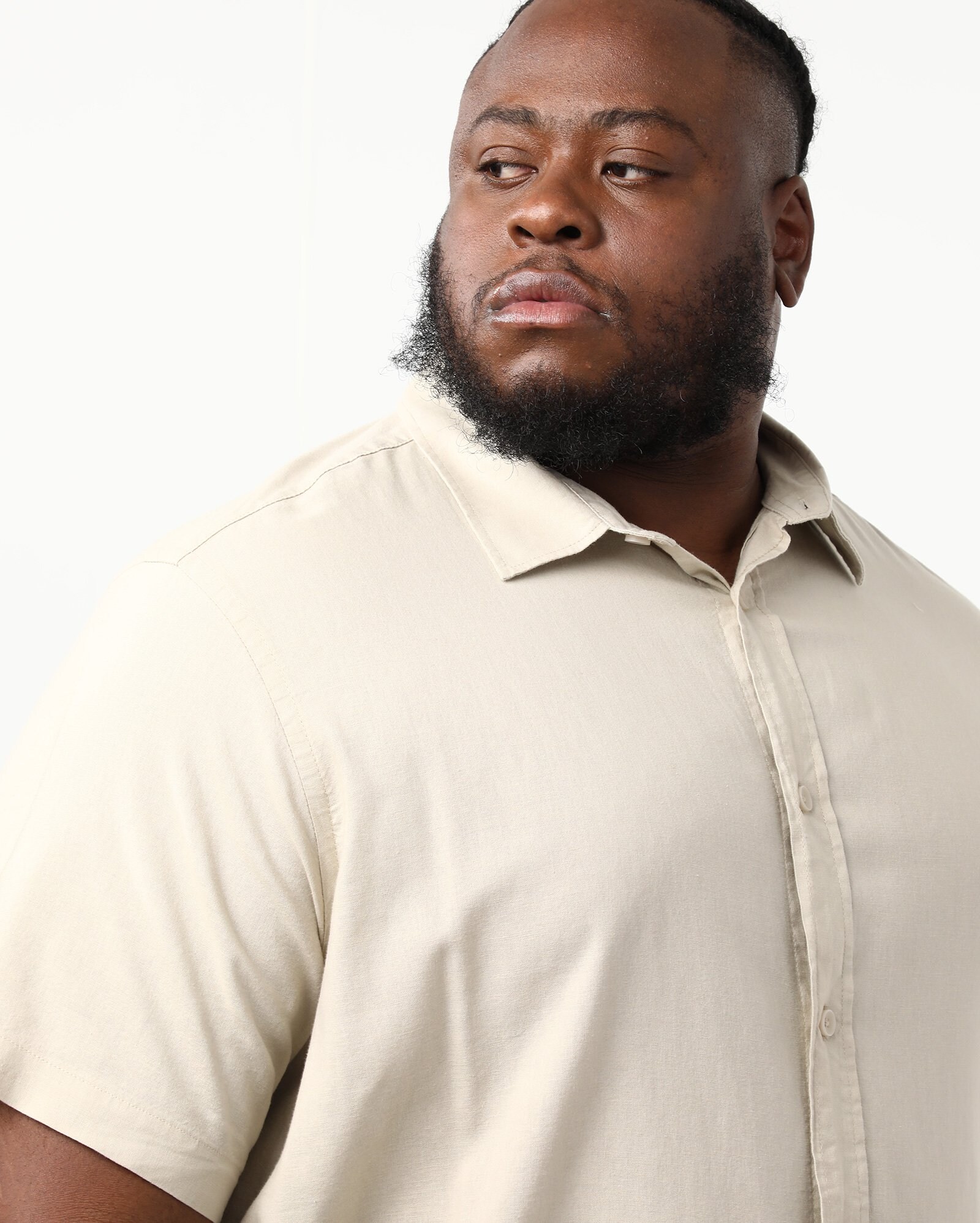 Camisa plus size masculina em viscolinho - Bege — foto 4
