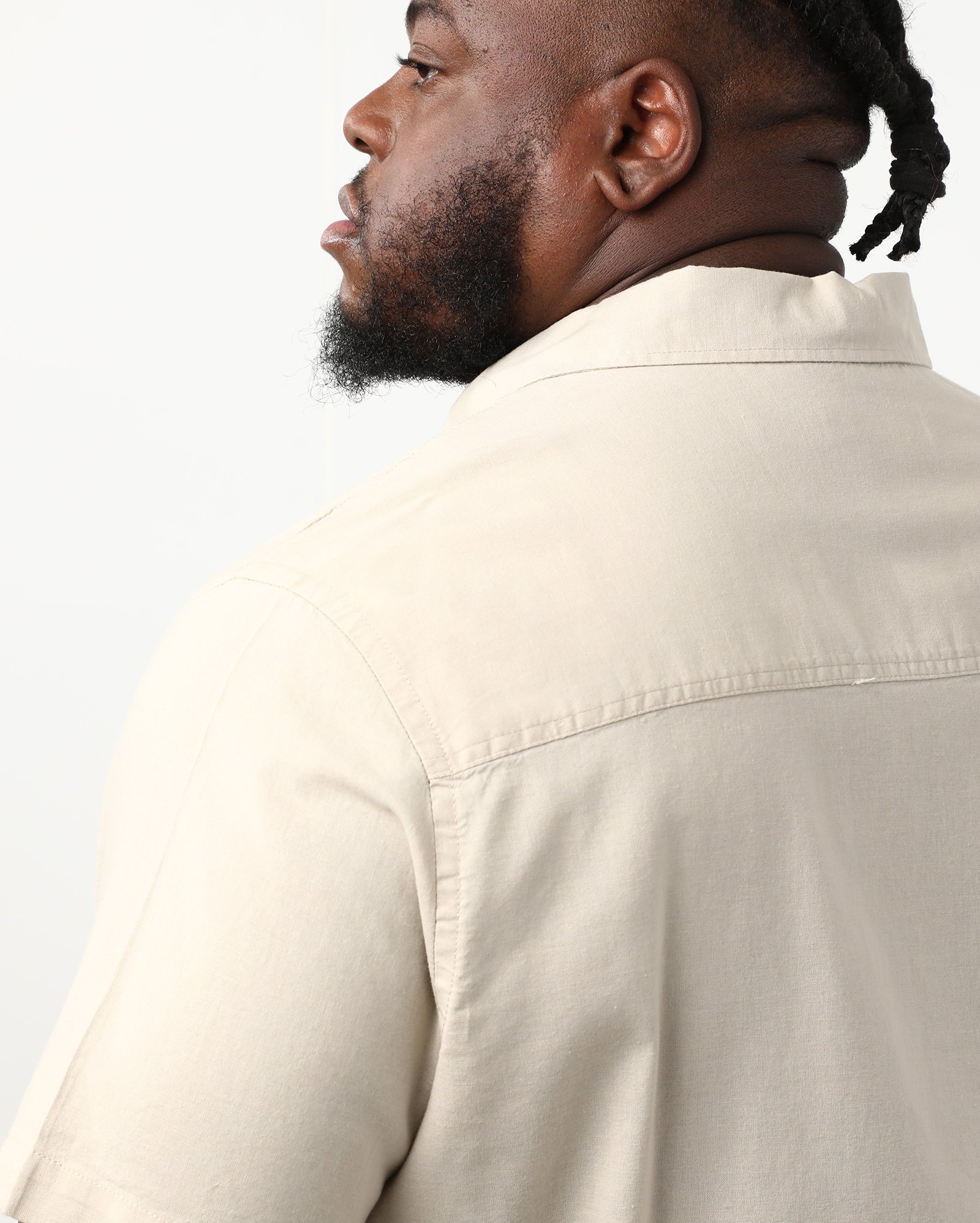 Camisa plus size masculina em viscolinho - Bege — foto 5