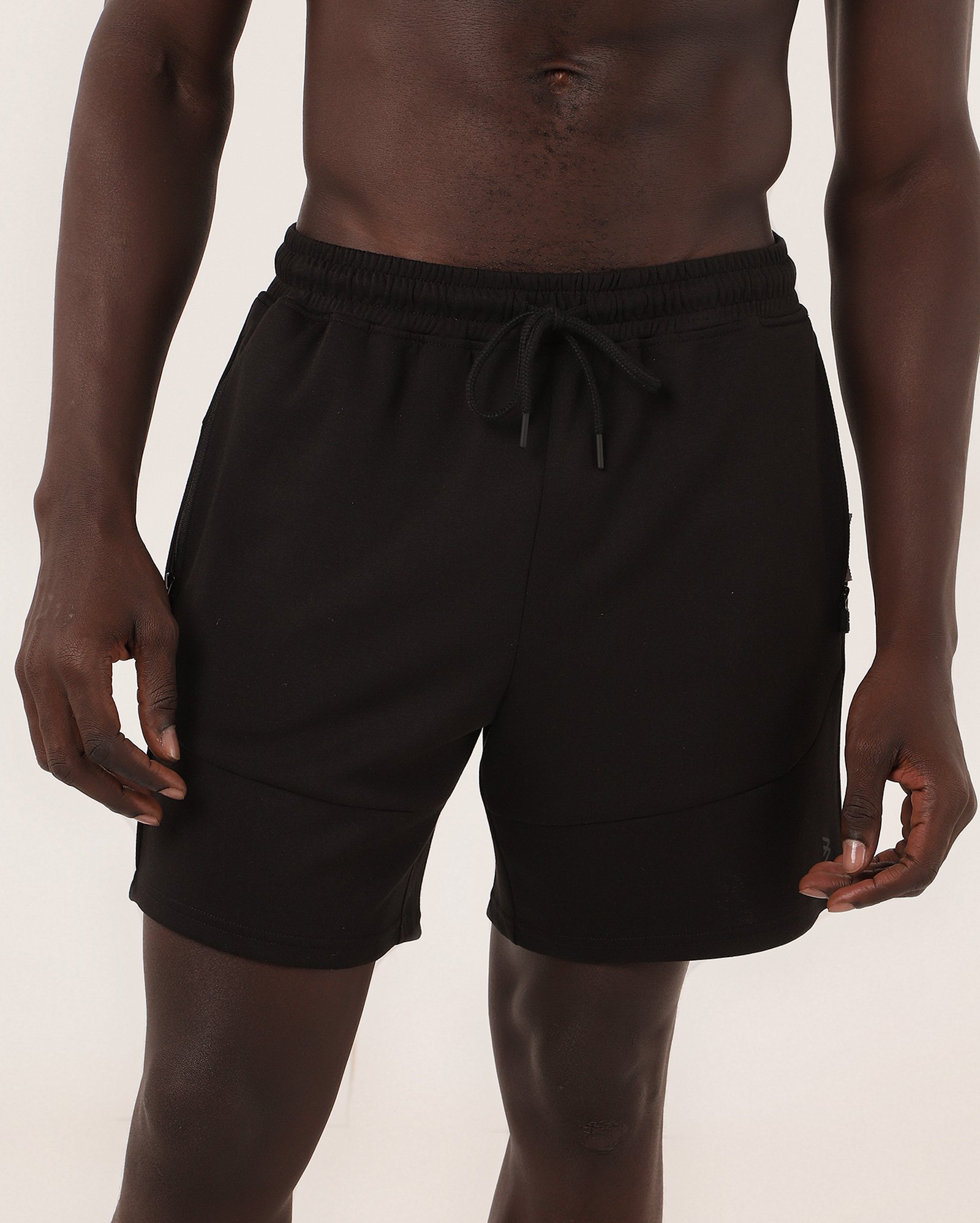 Bermuda de moletom masculina Scuba com cós elástico e bolso - Preto | BodyWork by Riachuelo