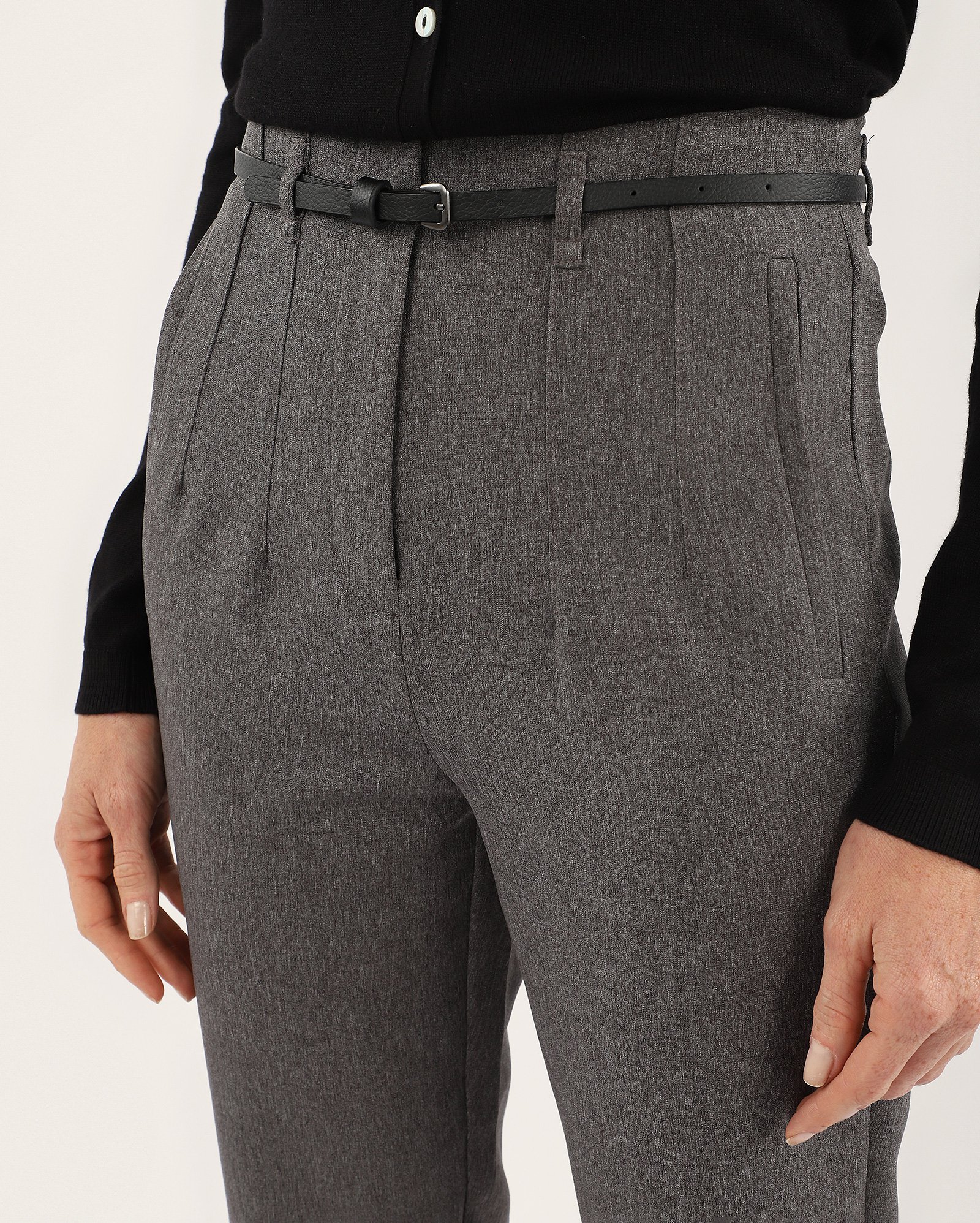 Calça feminina alfaiataria Luka com cinto e pregas - Cinza Escuro