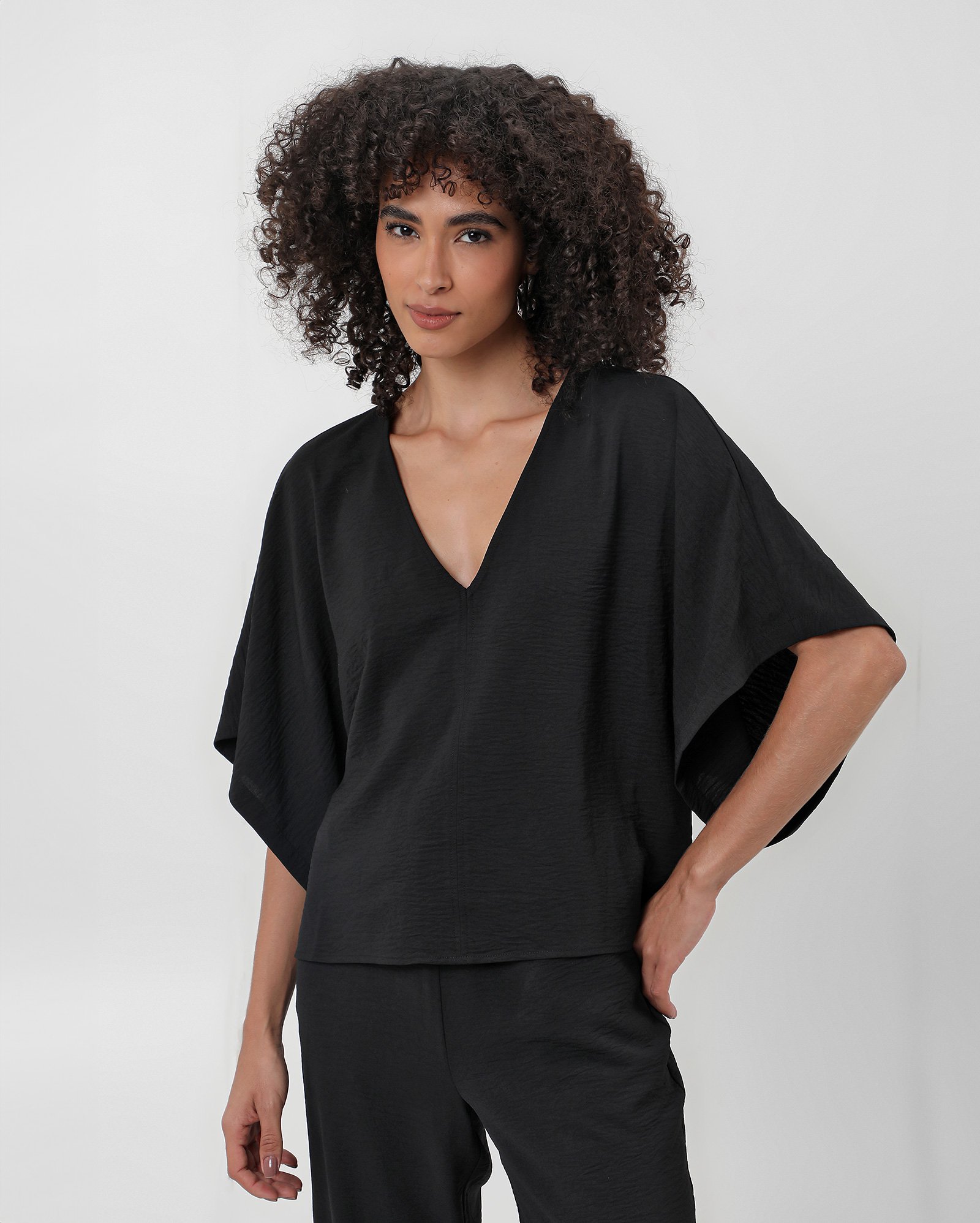 Blusa feminina Bruna manga 3/4 ampla - Preto | AK by Riachuelo