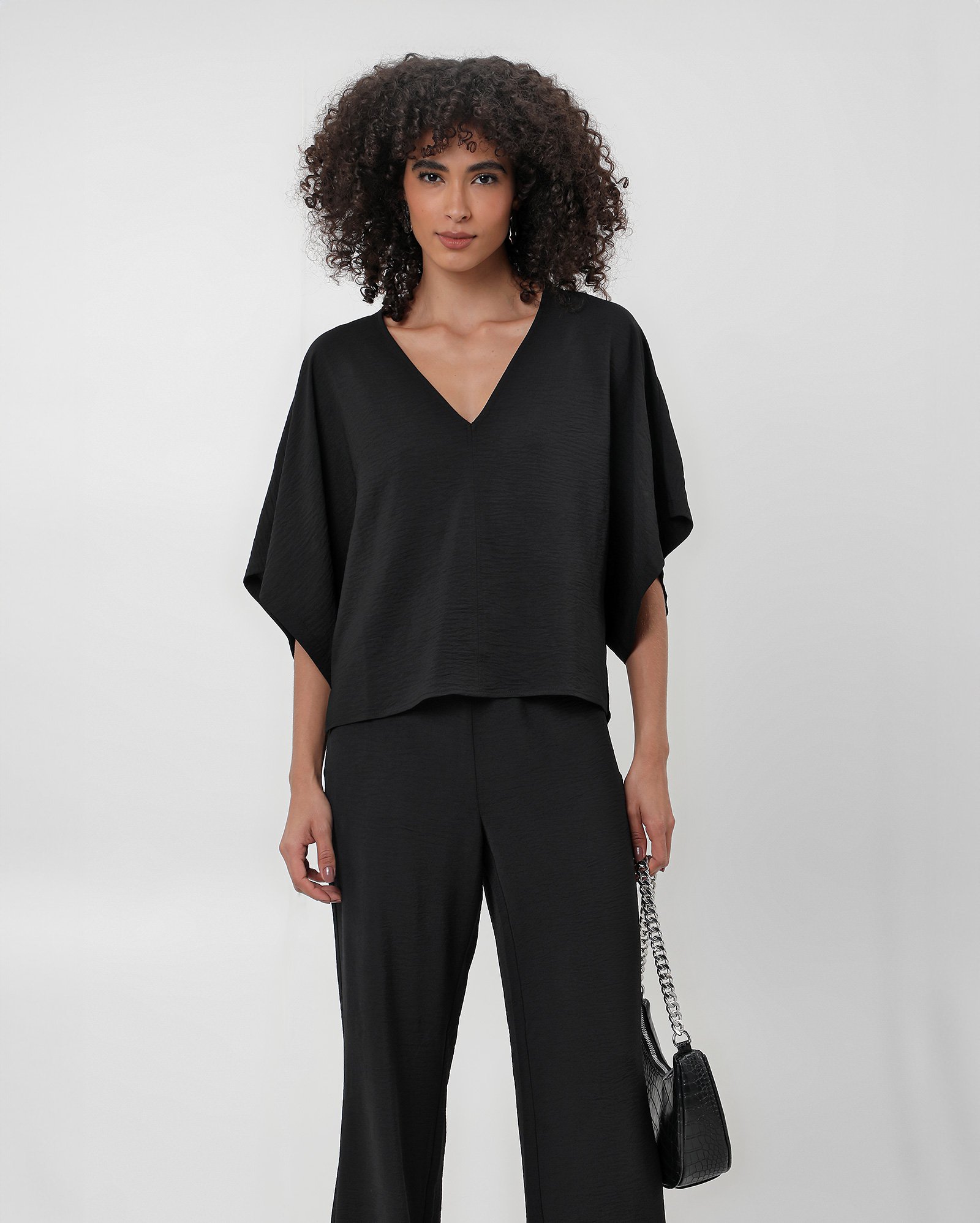 Blusa feminina Bruna manga 3/4 ampla - Preto | AK by Riachuelo