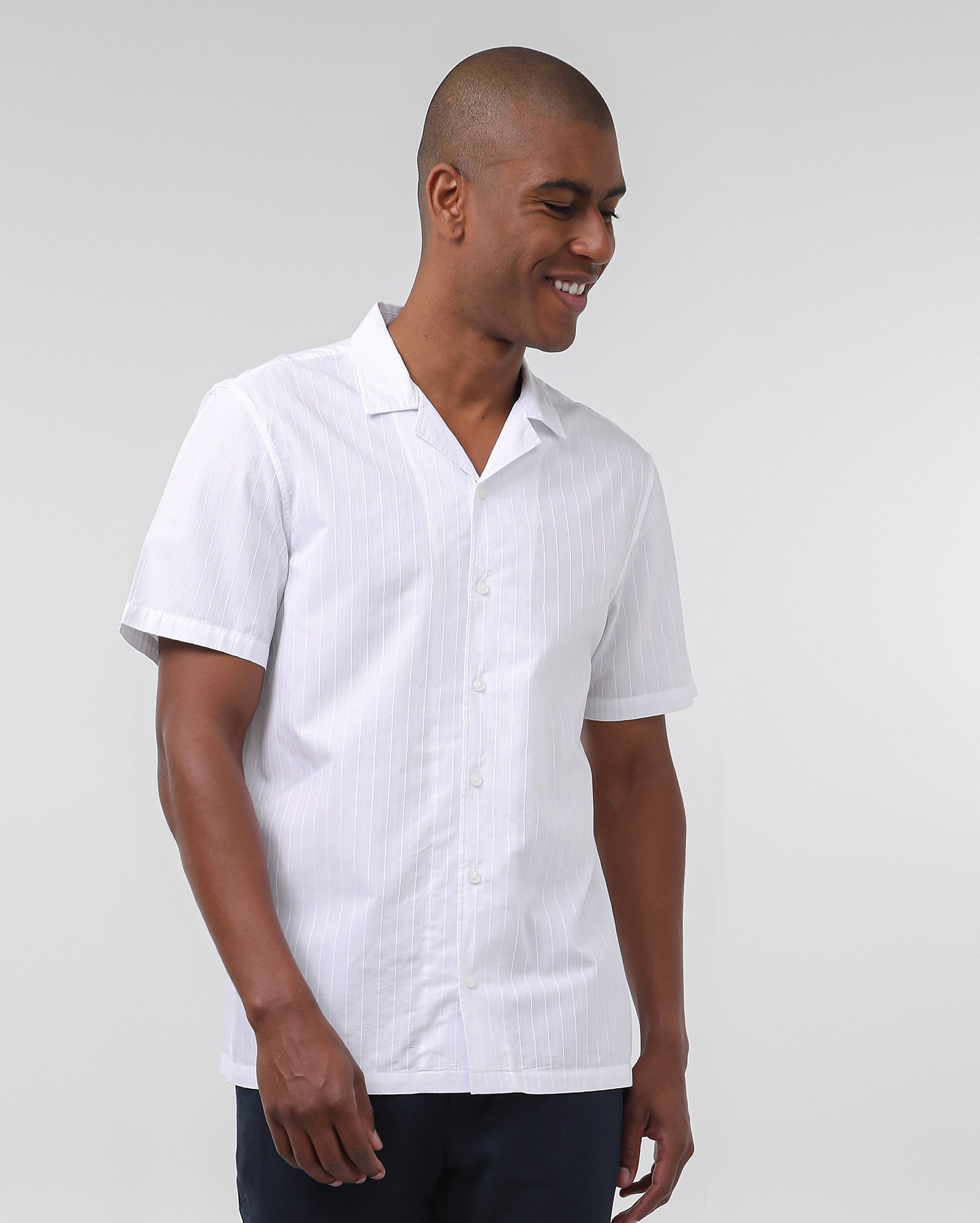 Camisa masculina regular de algodão linhas branca